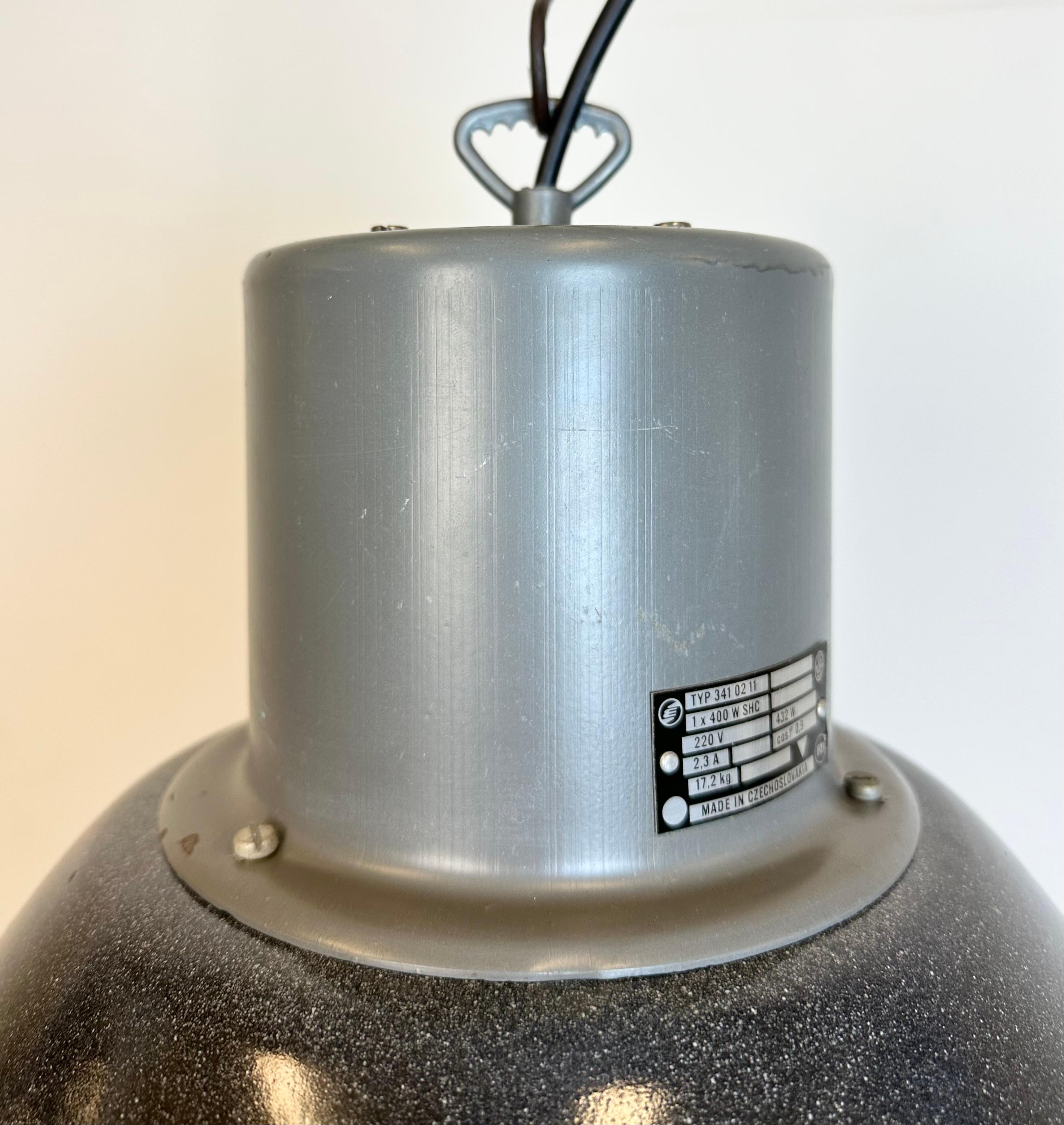 Large Dark Grey Enamel Industrial Factory Lamp from Elektrosvit, 1960s In Good Condition For Sale In Kojetice, CZ