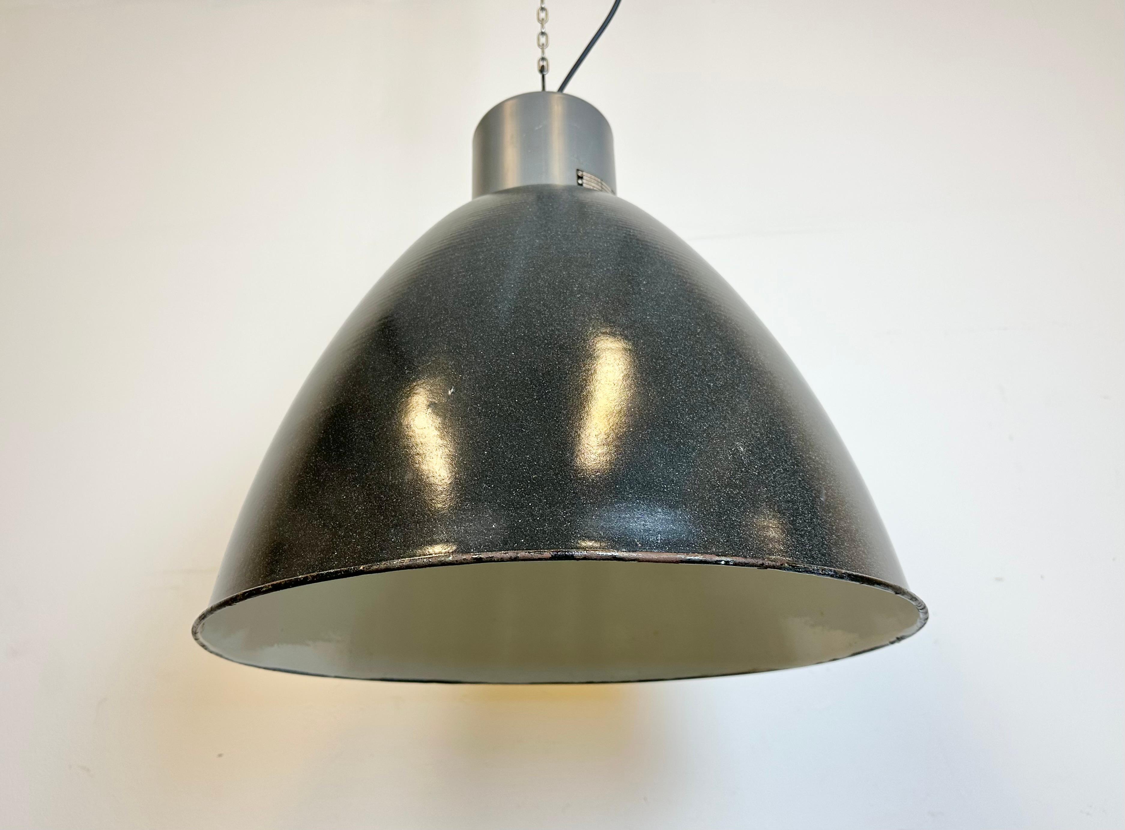 Große dunkelgraue Emaille-Industrie-Fabrik-Lampe von Elektrosvit, 1960er Jahre im Angebot 3