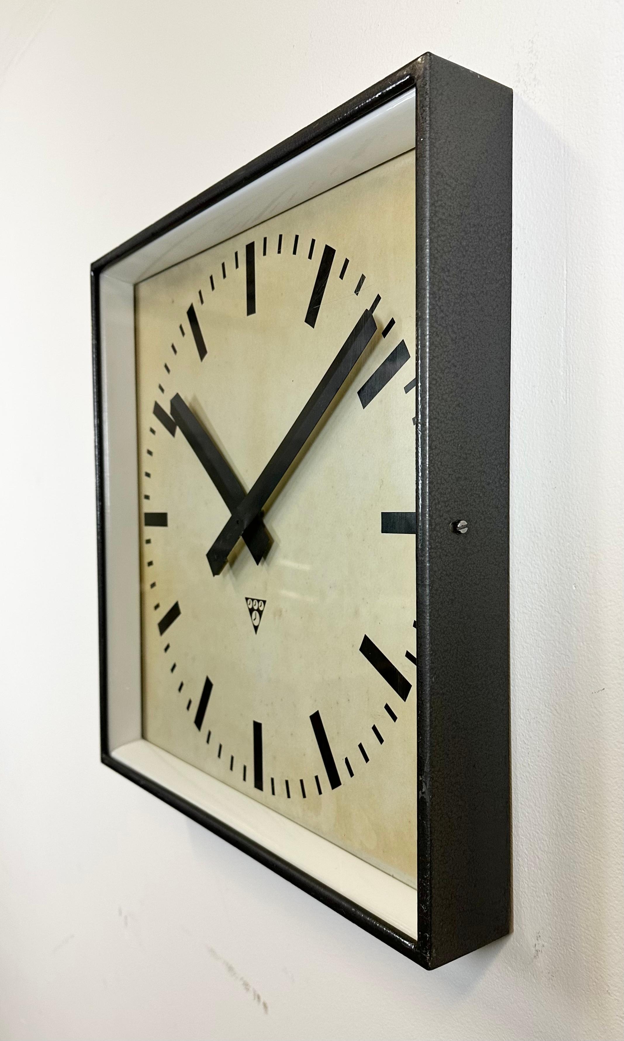 pragotron wall clock