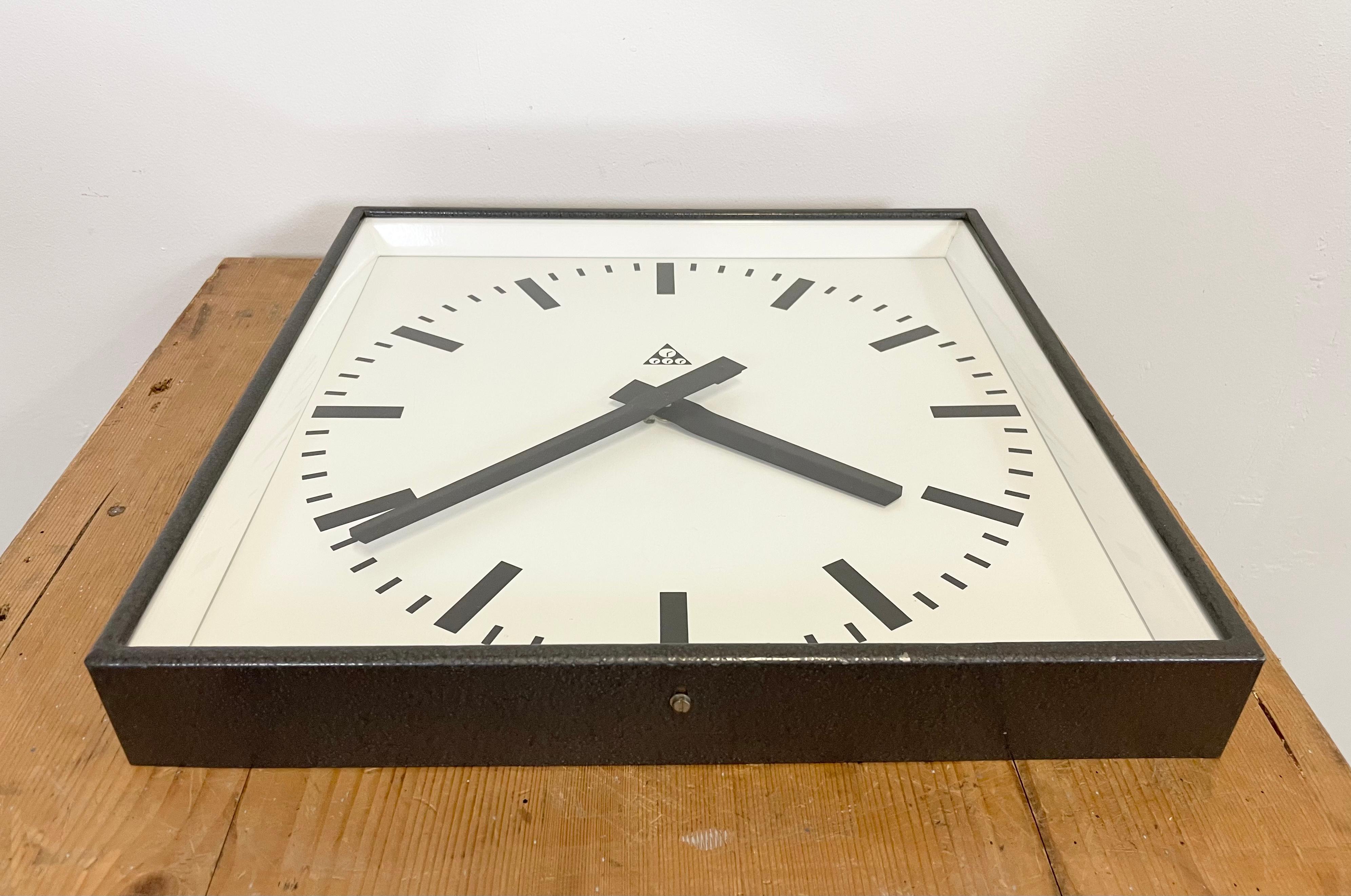 Large Dark Grey Square Wall Clock from Pragotron, 1960s In Good Condition In Kojetice, CZ