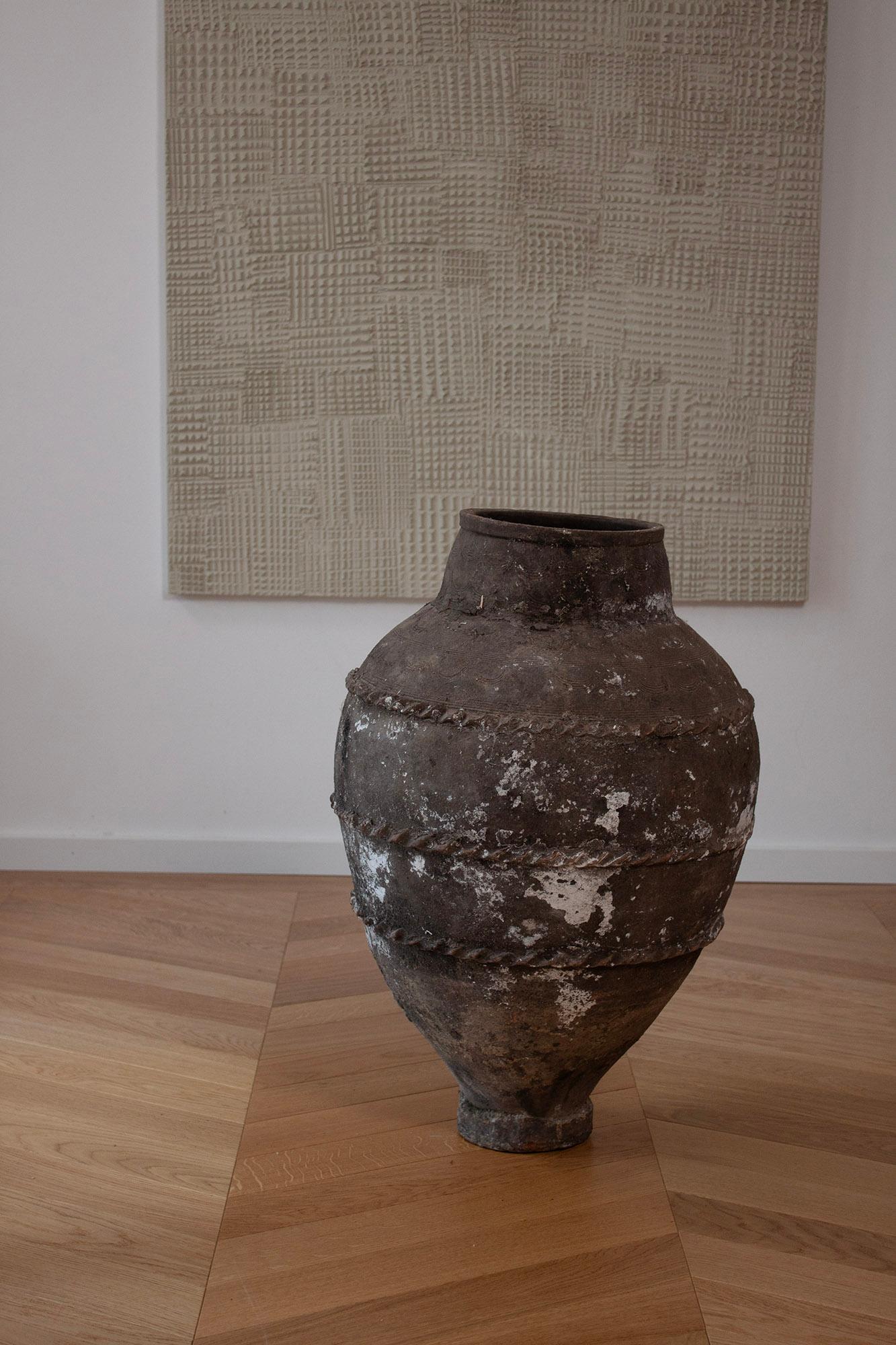 Large Dark Mediteranian Ceramic Floor Vase In Fair Condition For Sale In Rümmingen, BW