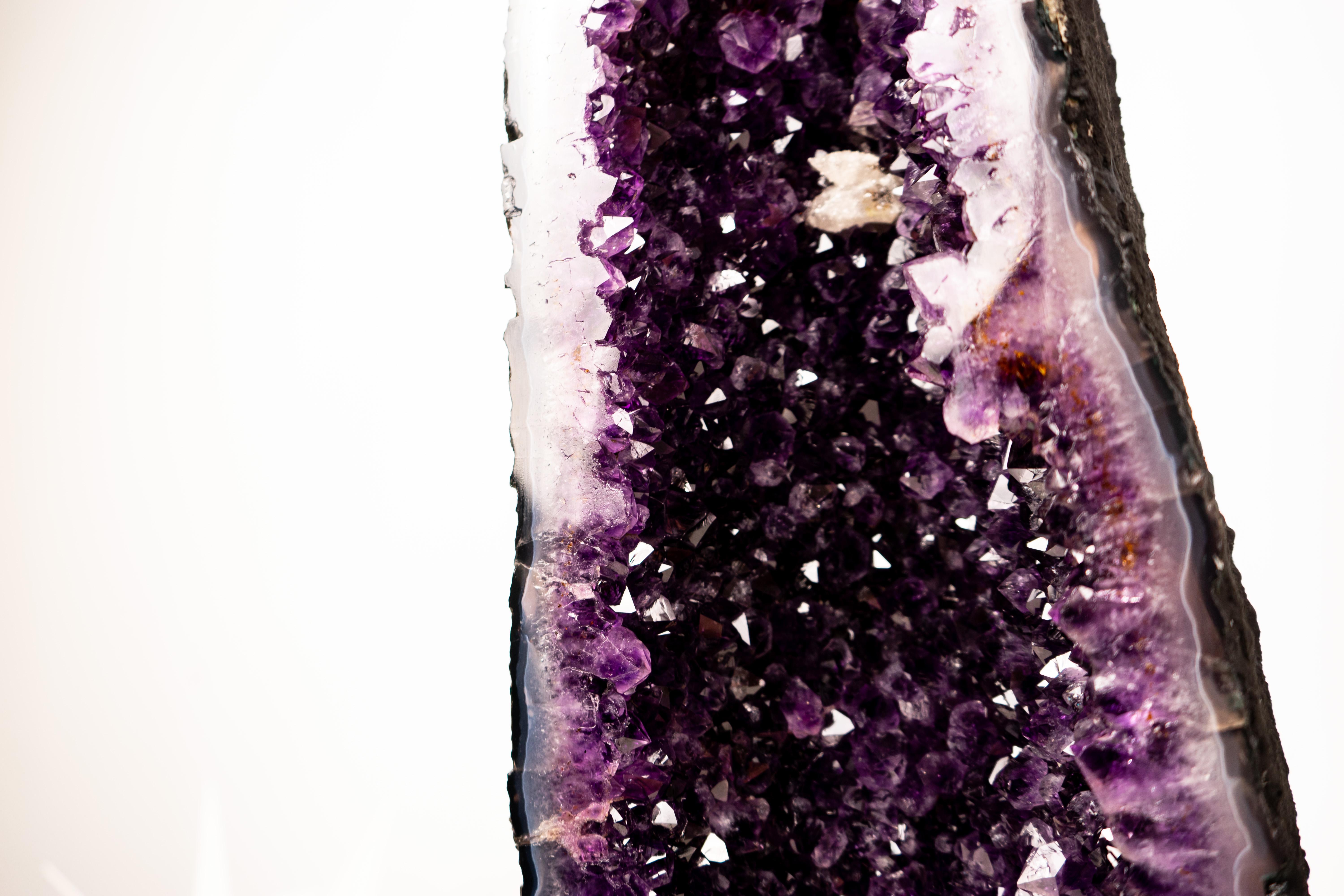 Exquisita Geoda de Amatista de 24 Pulgadas con Drusa Púrpura Rica de Grado AAA

▫️ Descripción

Esta impresionante Geoda de Amatista de 24 pulgadas es la pieza perfecta para elevar tu colección de cristales o la lujosa decoración de tu hogar. Aporta