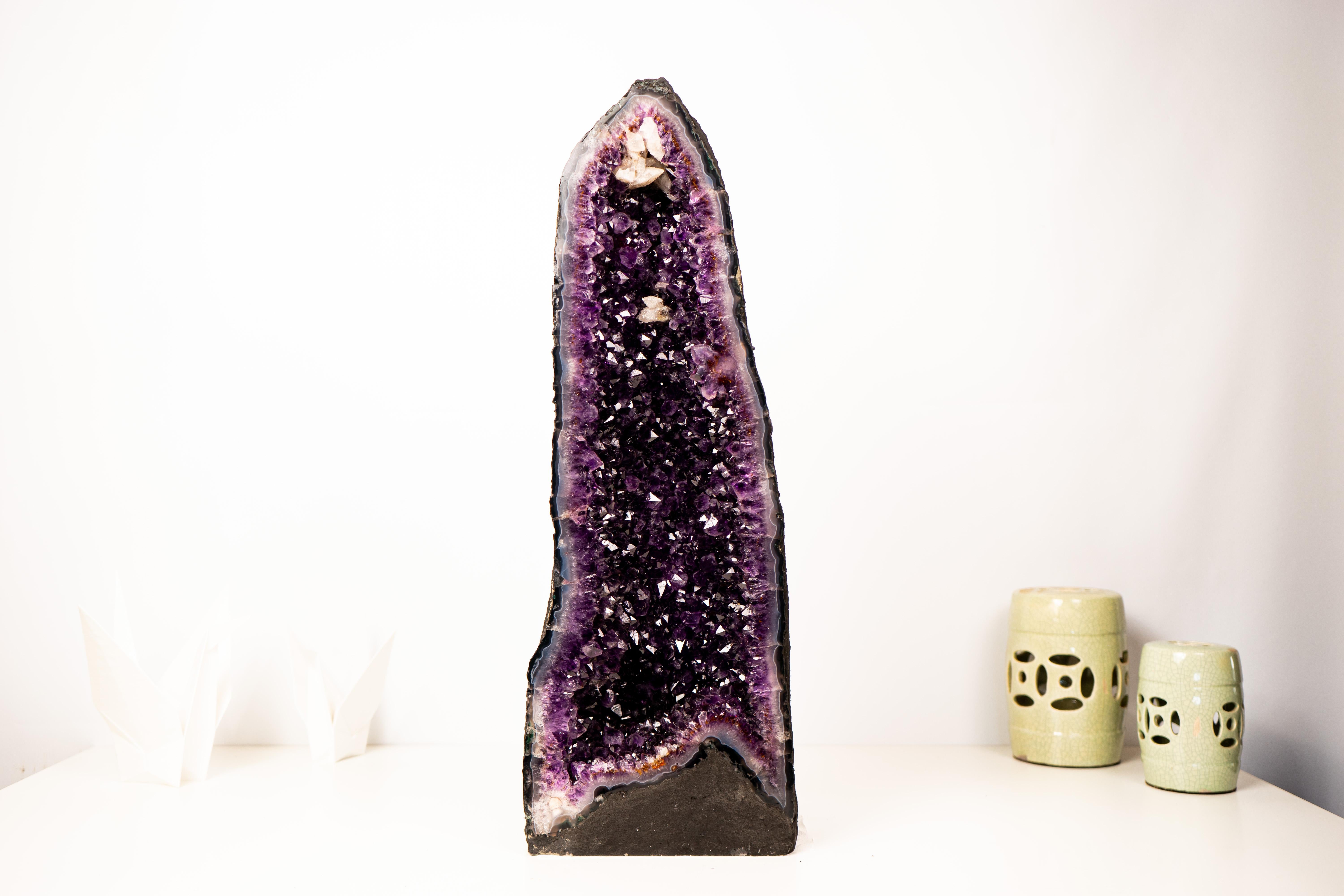 Geoda grande de amatista morada oscura (grado AAA) en venta 1