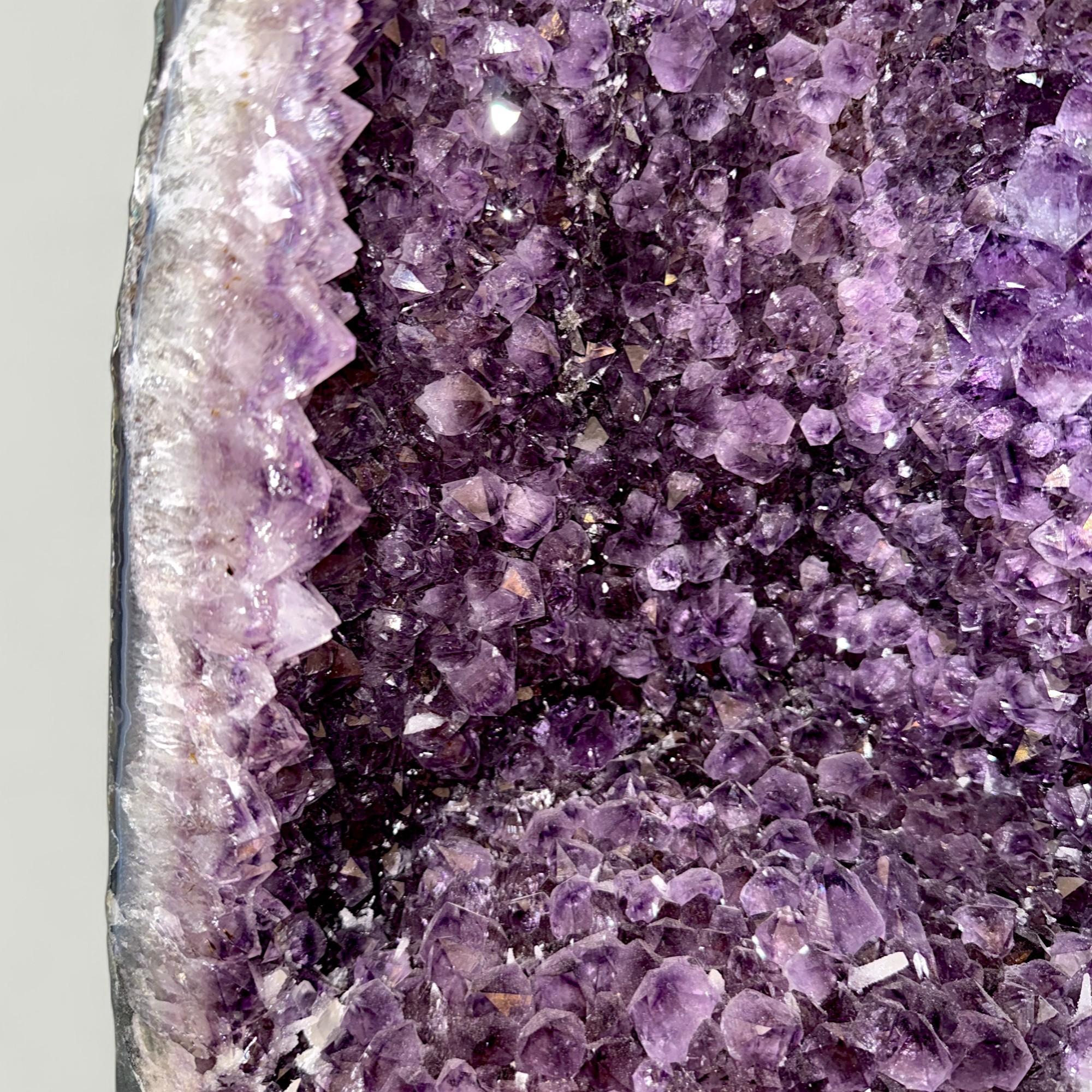Grande geode di ametista viola scuro, Uruguay in vendita 4