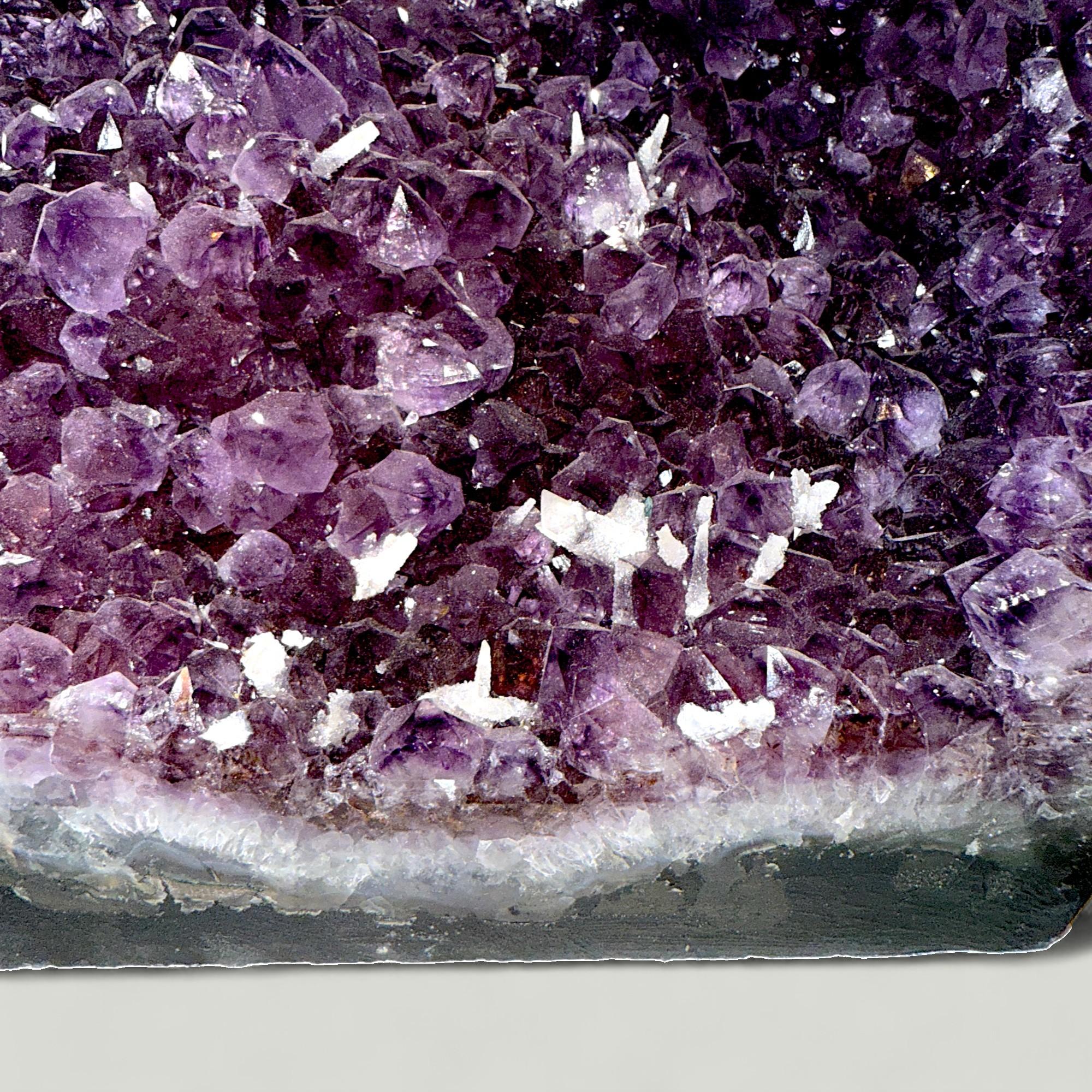 Grande geode di ametista viola scuro, Uruguay in vendita 5