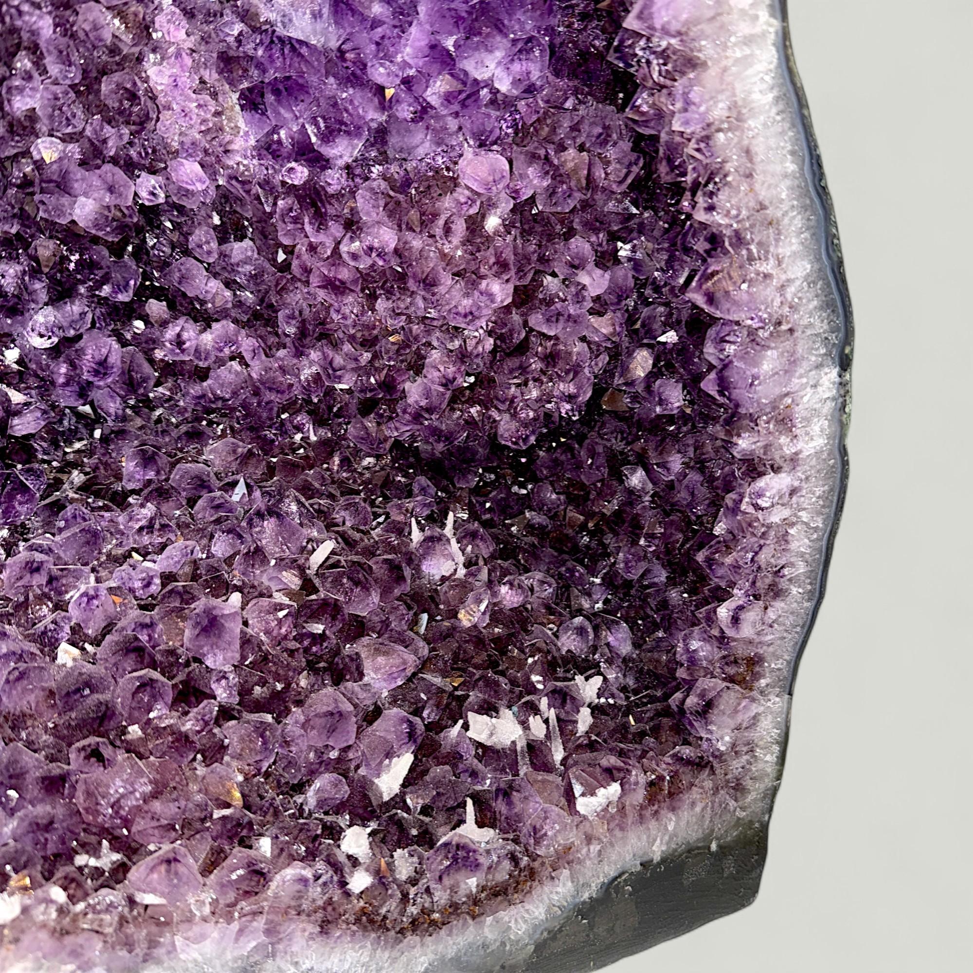 Grande geode di ametista viola scuro, Uruguay in vendita 6