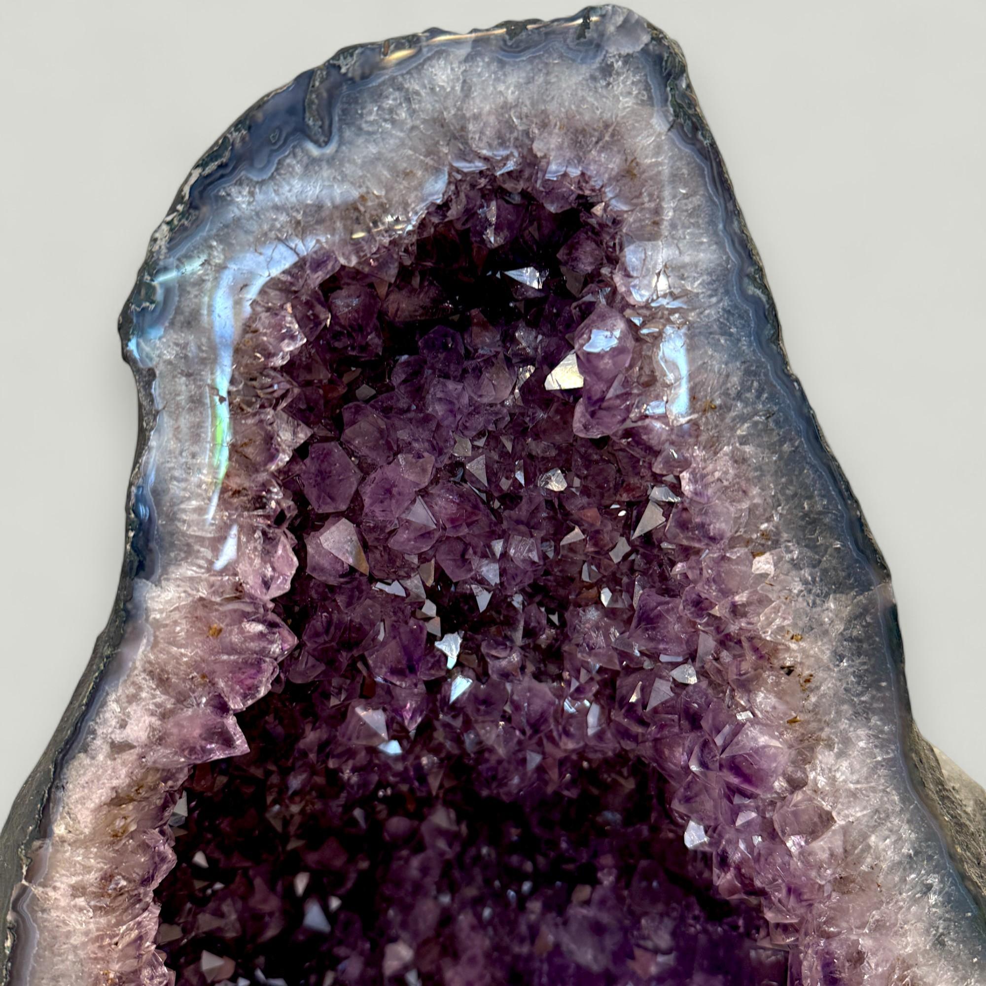 Grande geode di ametista viola scuro, Uruguay in vendita 1