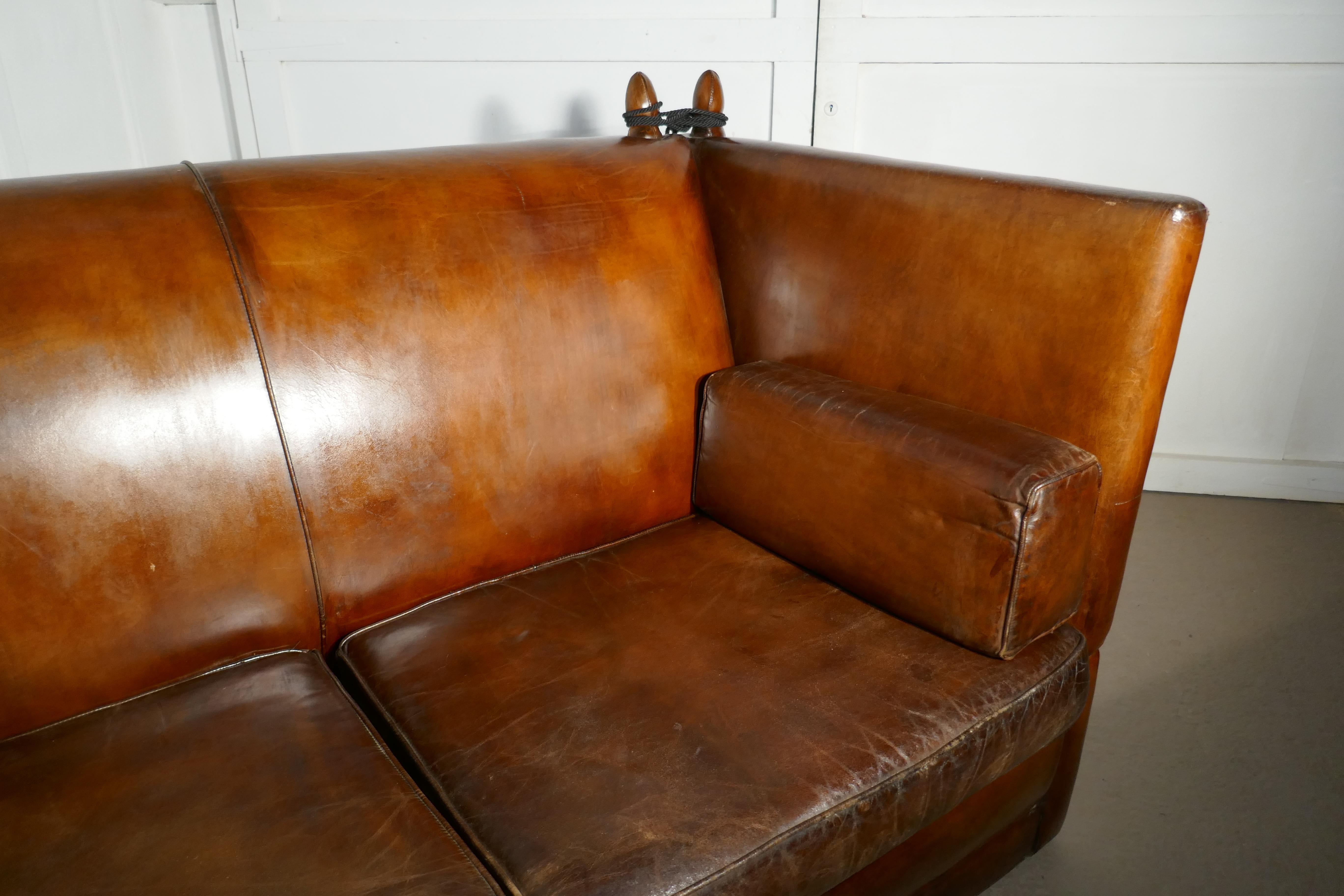 Large Dark Tan Leather Knole Settee In Good Condition In Chillerton, Isle of Wight