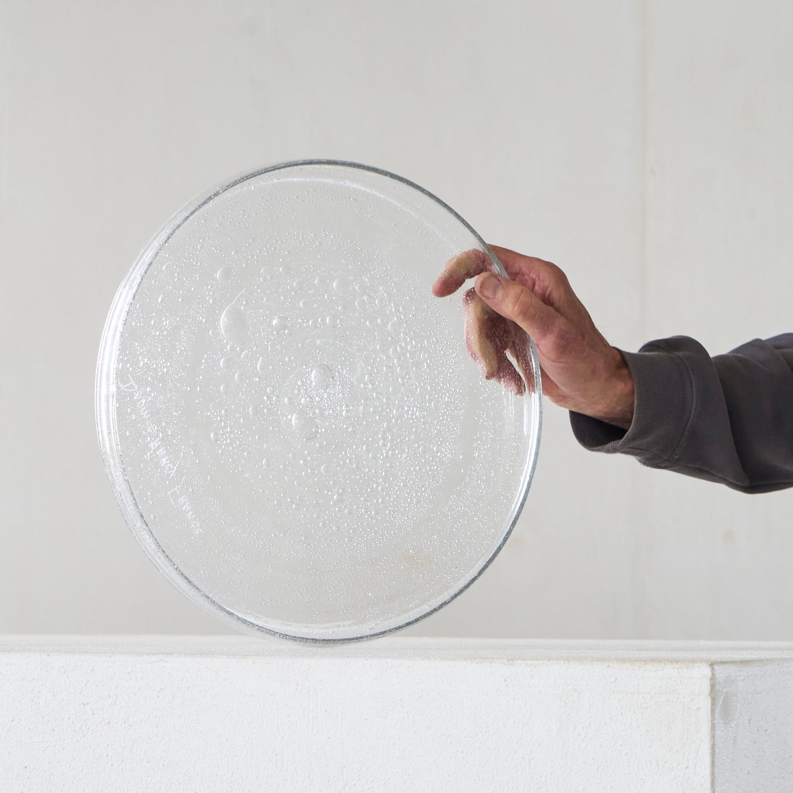 Large Daum France Glass Platter with Bubbles Mid 20th Century en Bueno estado para la venta en Tilburg, NL