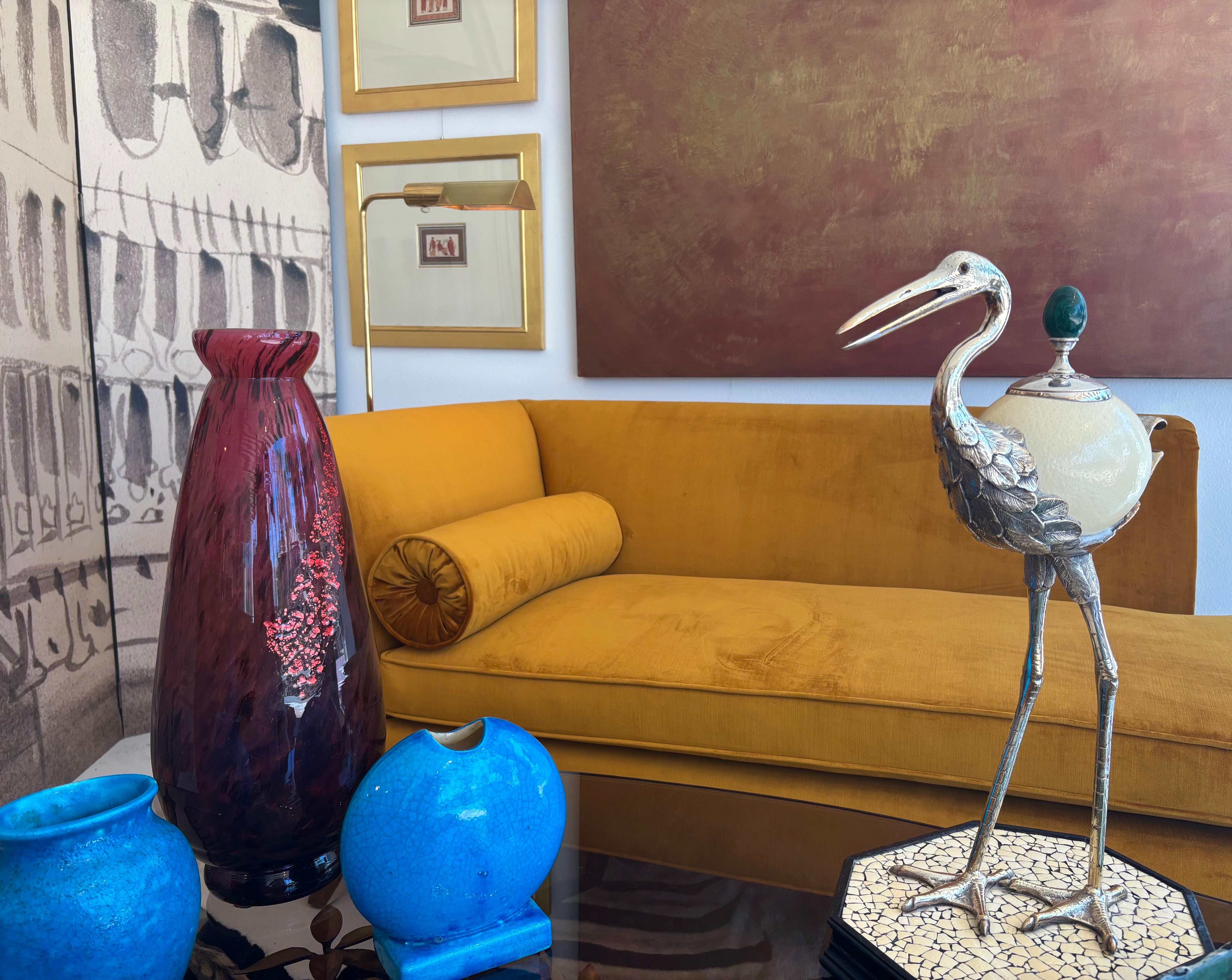 Gran jarrón de vidrio artístico francés Daum Nancy, rojo moteado con detalle de pan de oro en venta 3