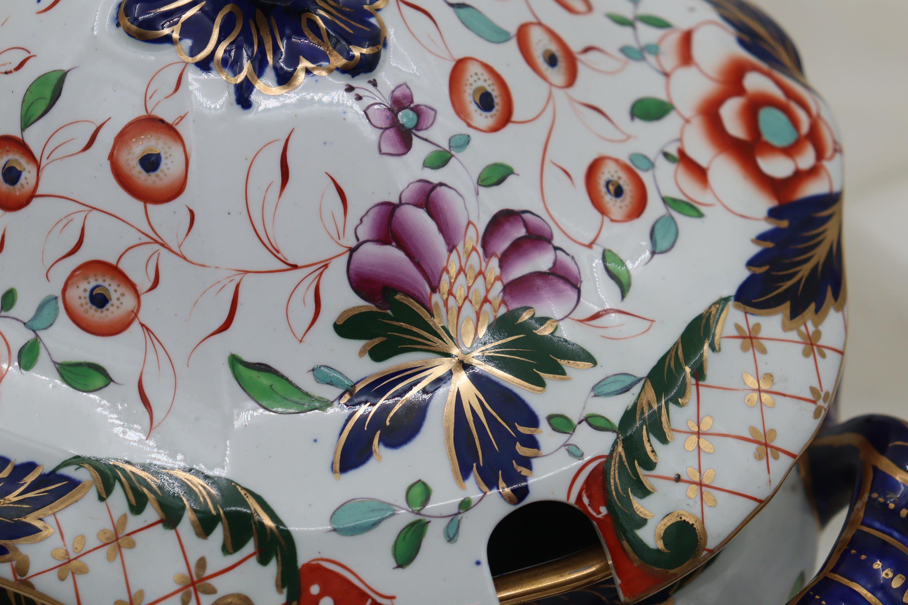 Large Davenport soup tureen with platter and four plates For Sale 1