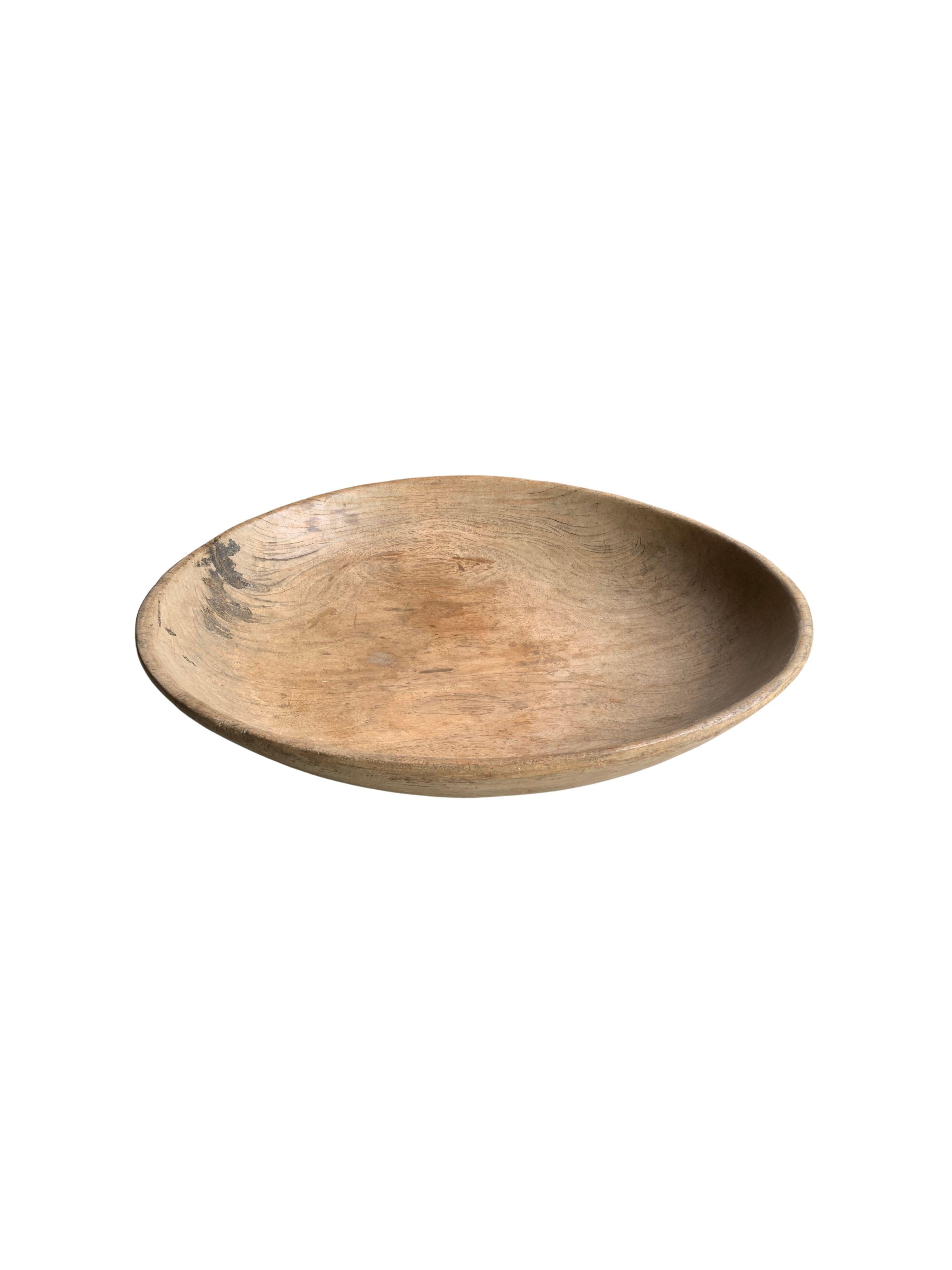 Crafted from fruitwood this Dayak tribe ceremonial bowl features a wonderful smooth texture and subtle wood patterns all around. A wonderful decorative bowl or table centrepiece certain to invoke conversation. The Dayak Tribes are largely situated