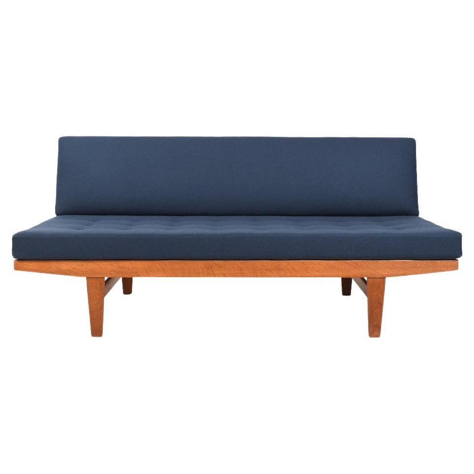 Large Daybed H9 by Poul Volther for FDB / New Upholstered For Sale