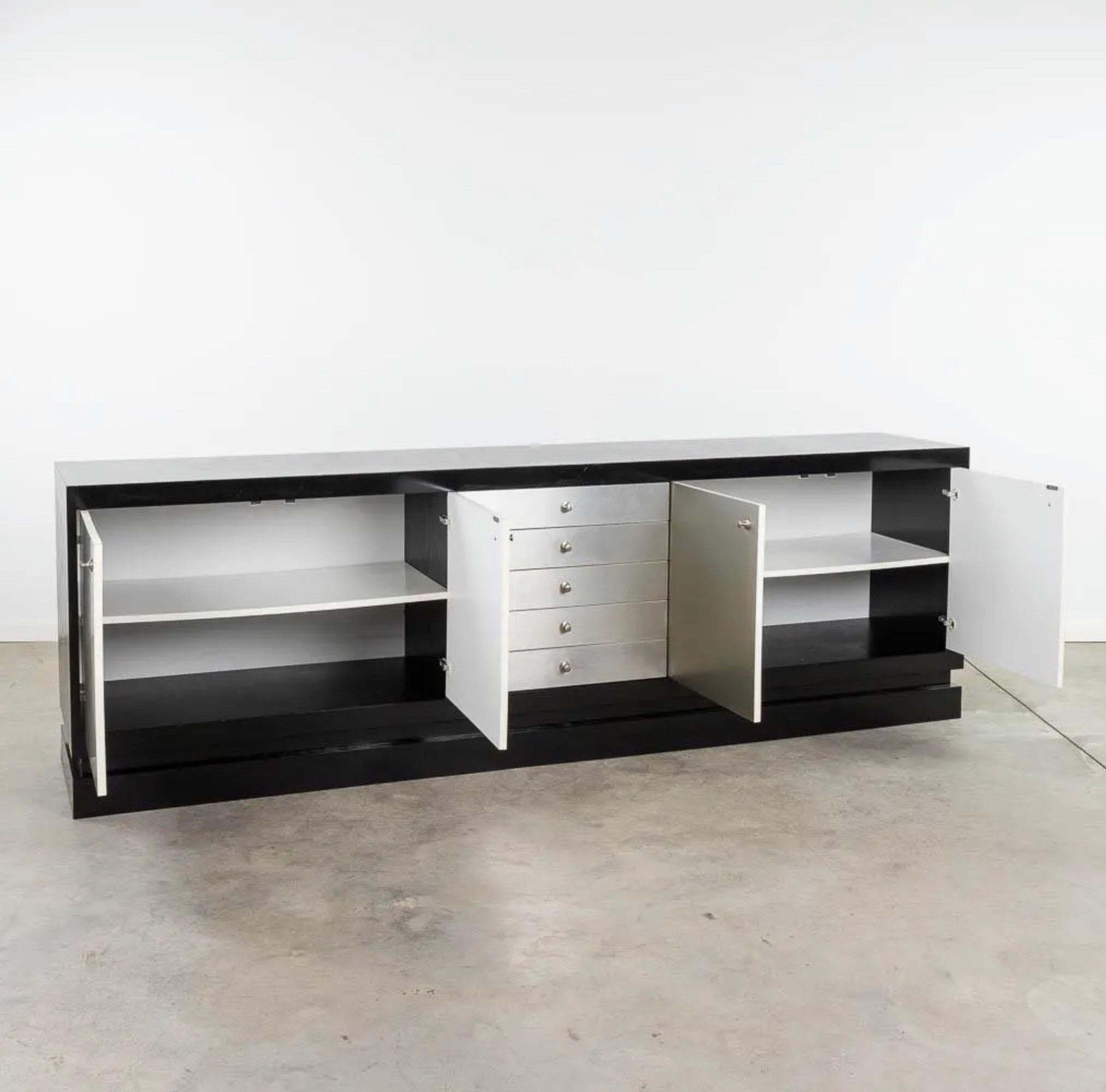Mid-Century Modern Grand enfilade en bois et aluminium ébénisé De Coene en vente