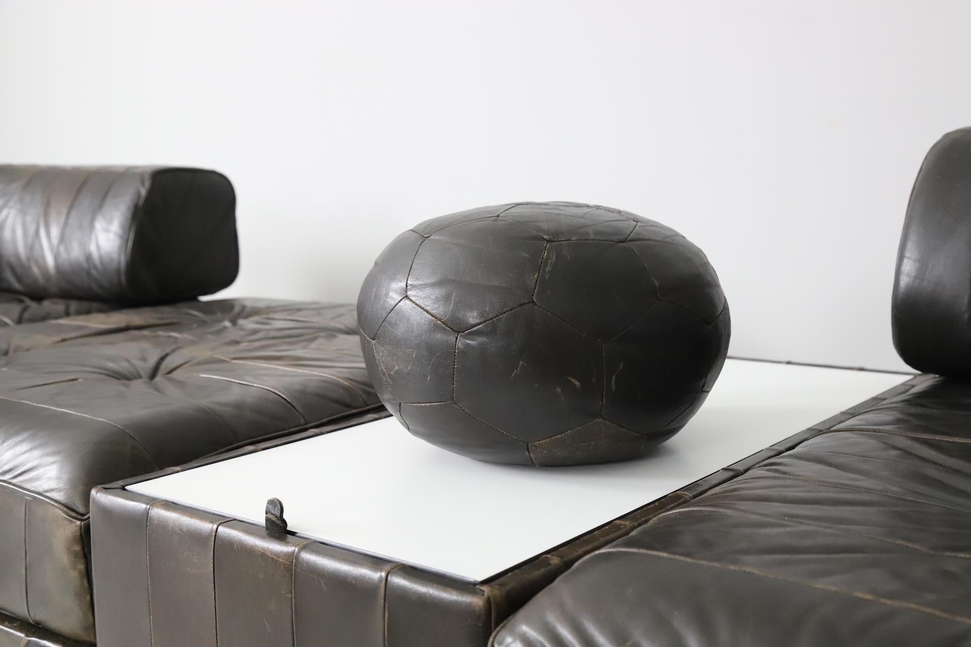 Large De Sede 'DS-88' Modular Sofa in Patinated Brown Leather In Good Condition In Sittard, LI