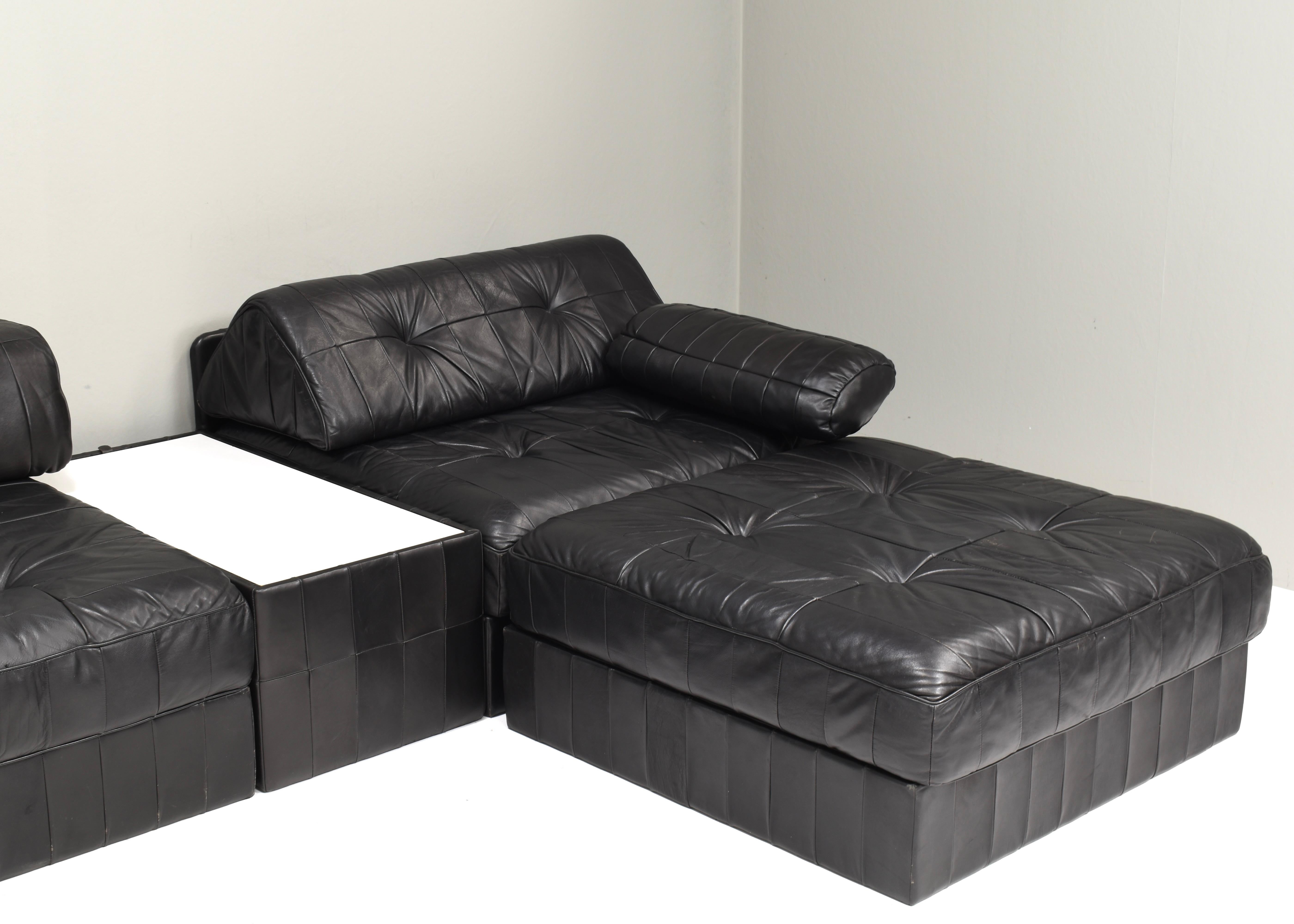 Large De Sede DS-88 Sectional Sofa in Black Leather, Switzerland, 1970's For Sale 1
