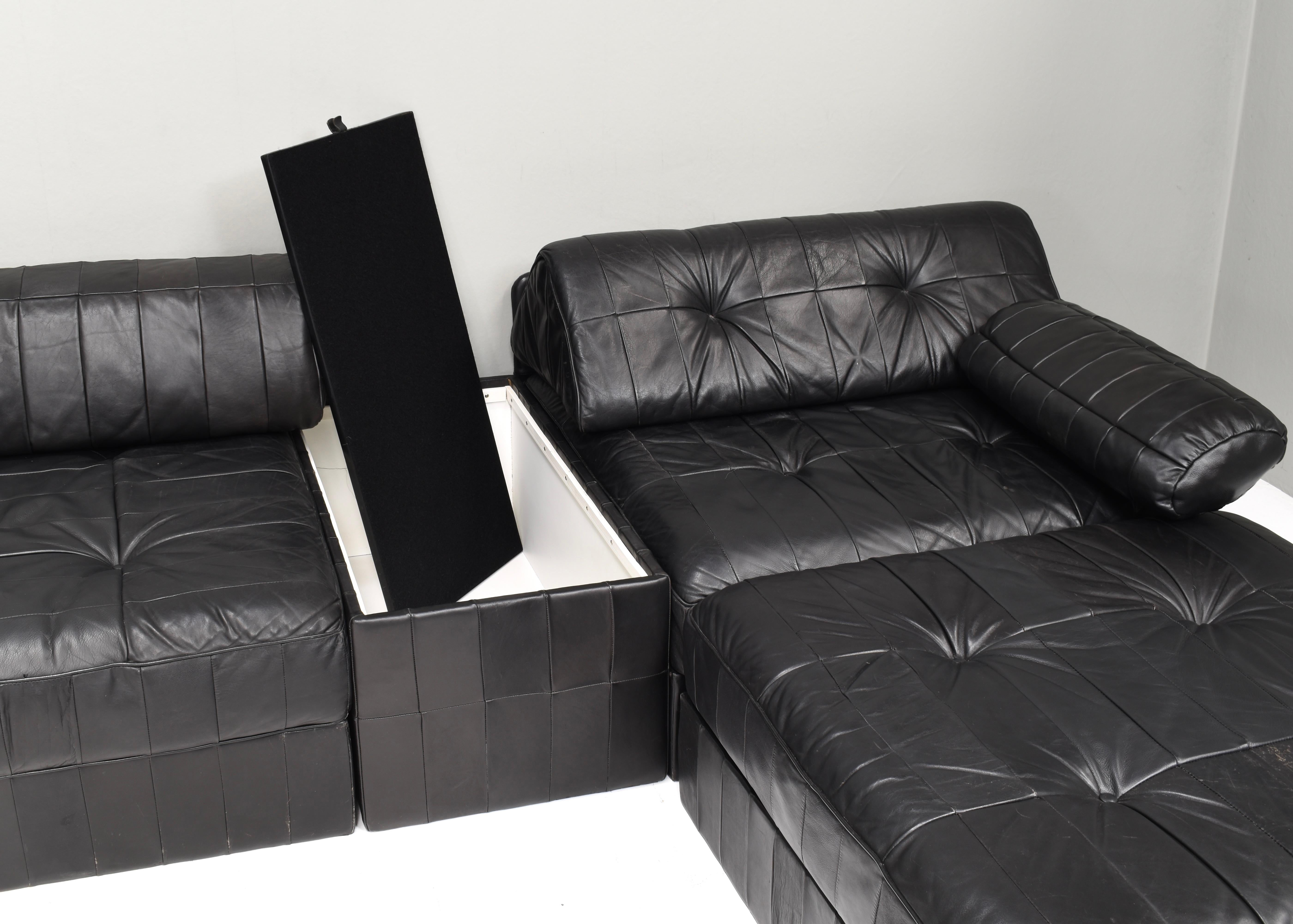 Large De Sede DS-88 Sectional Sofa in Black Leather, Switzerland, 1970's For Sale 2
