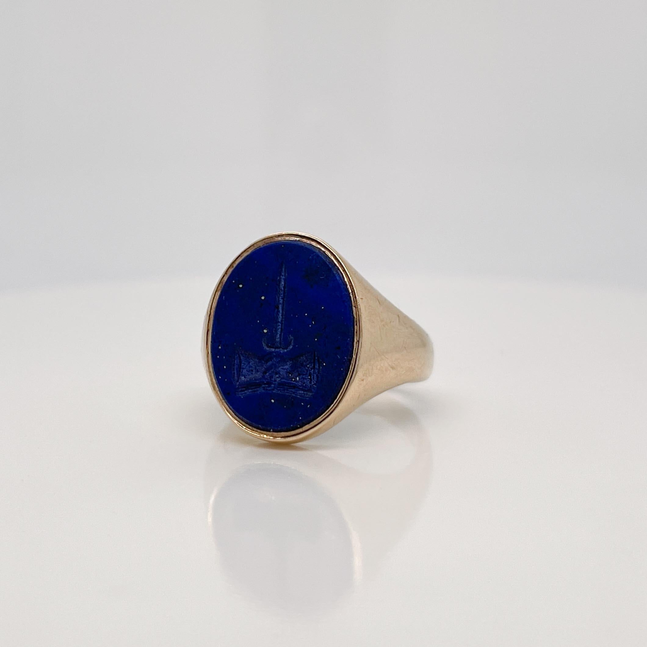 Large Deakin & Francis English 9ct Gold & Lapis Lazuli Signet Ring In Good Condition In Philadelphia, PA