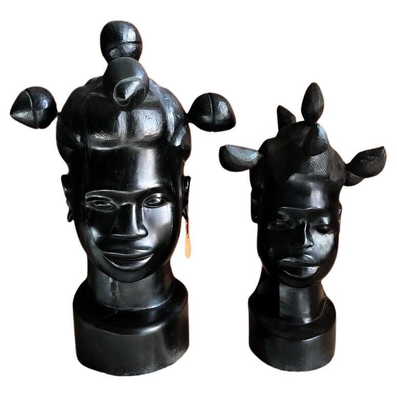 Grandes têtes africaines décoratives, en ébène Benin 1960 
