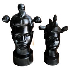 Grandes têtes africaines décoratives, en ébène Benin 1960 
