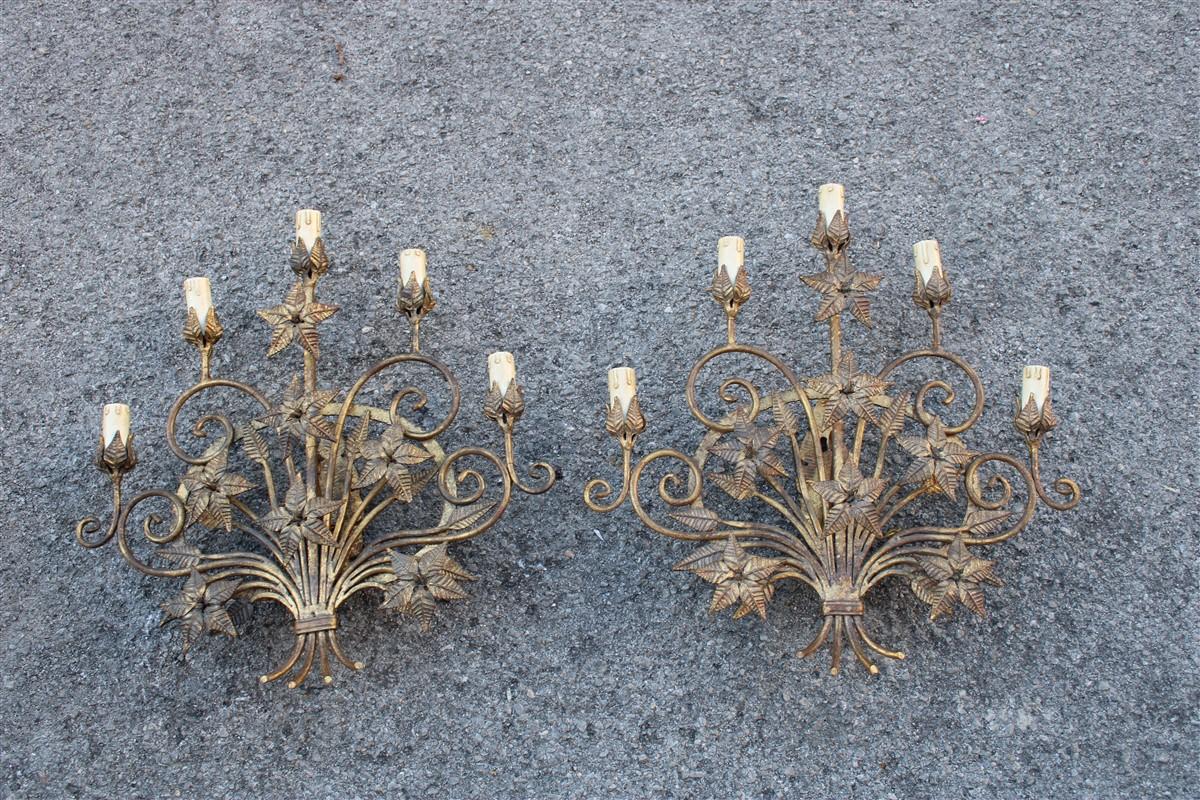 Great elegance and refinement of execution for these Applique made entirely of solid forged iron, with aged gold finish.
