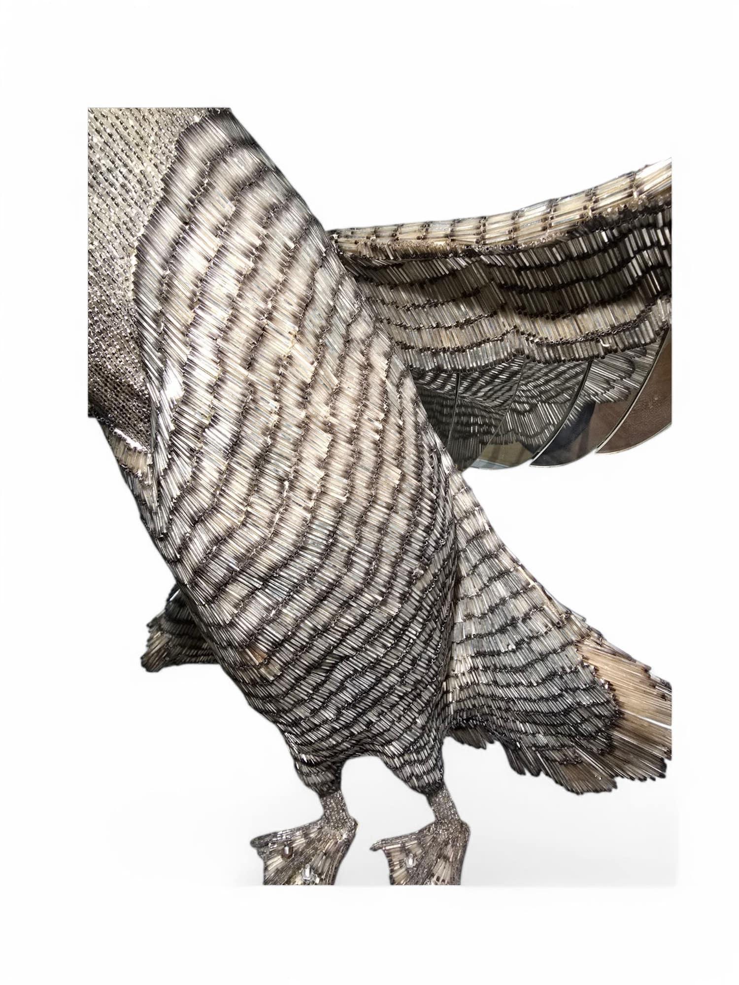Uccello decorativo di grandi dimensioni con perline di vetro e specchi - 20° secolo in vendita 5