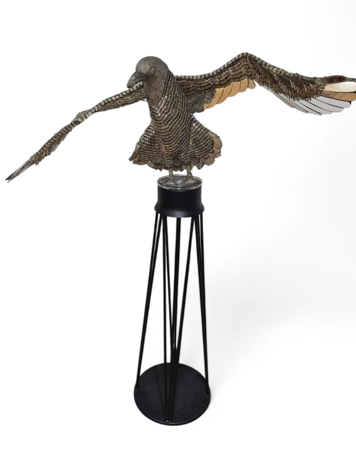Uccello decorativo di grandi dimensioni con perline di vetro e specchi - 20° secolo in vendita 8