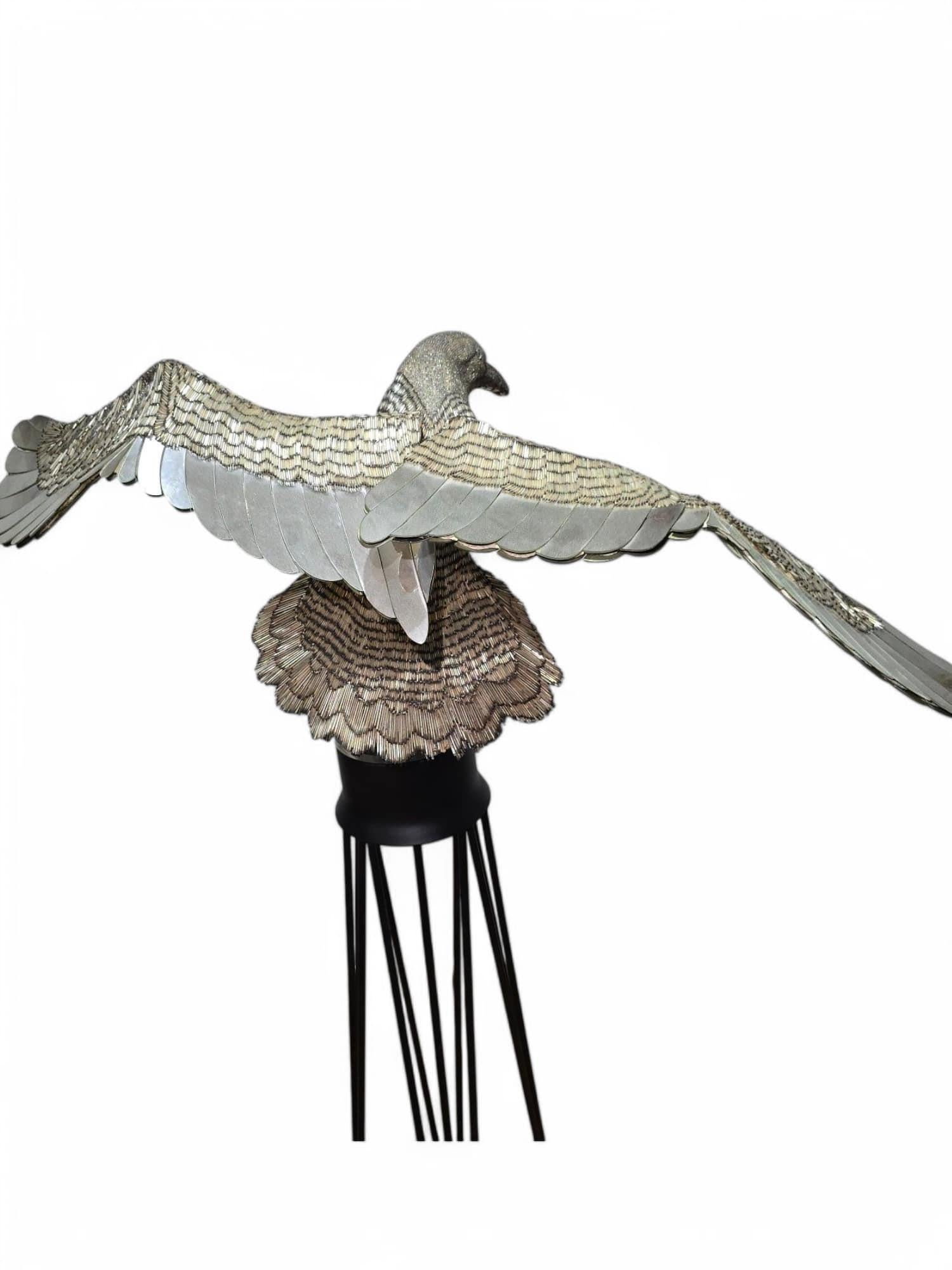 Uccello decorativo di grandi dimensioni con perline di vetro e specchi - 20° secolo in vendita 1