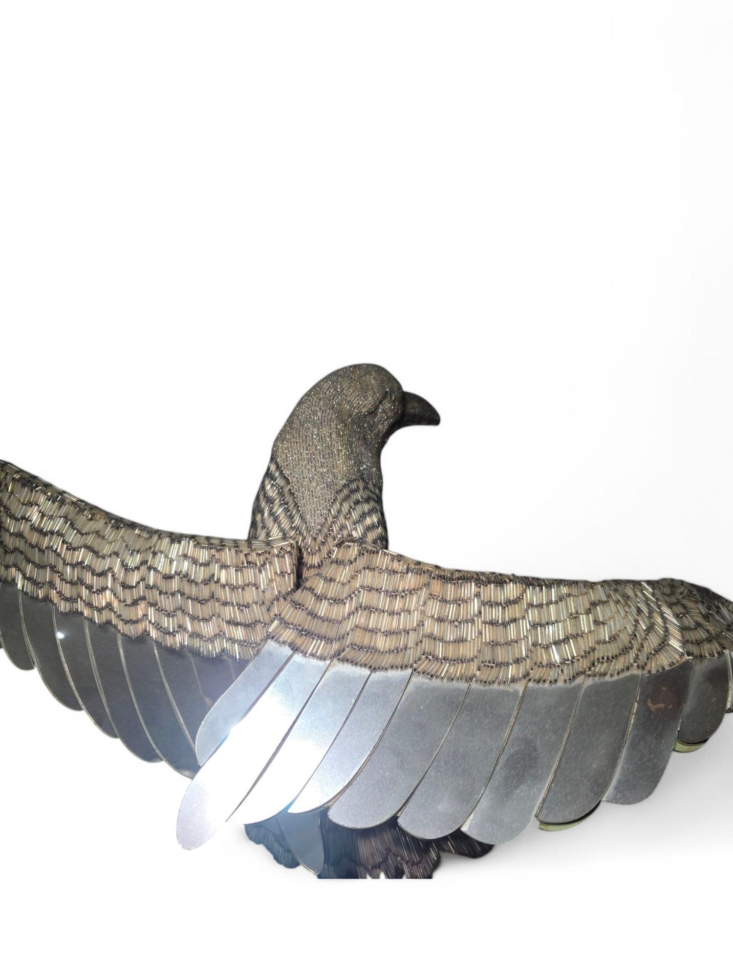 Uccello decorativo di grandi dimensioni con perline di vetro e specchi - 20° secolo in vendita 2