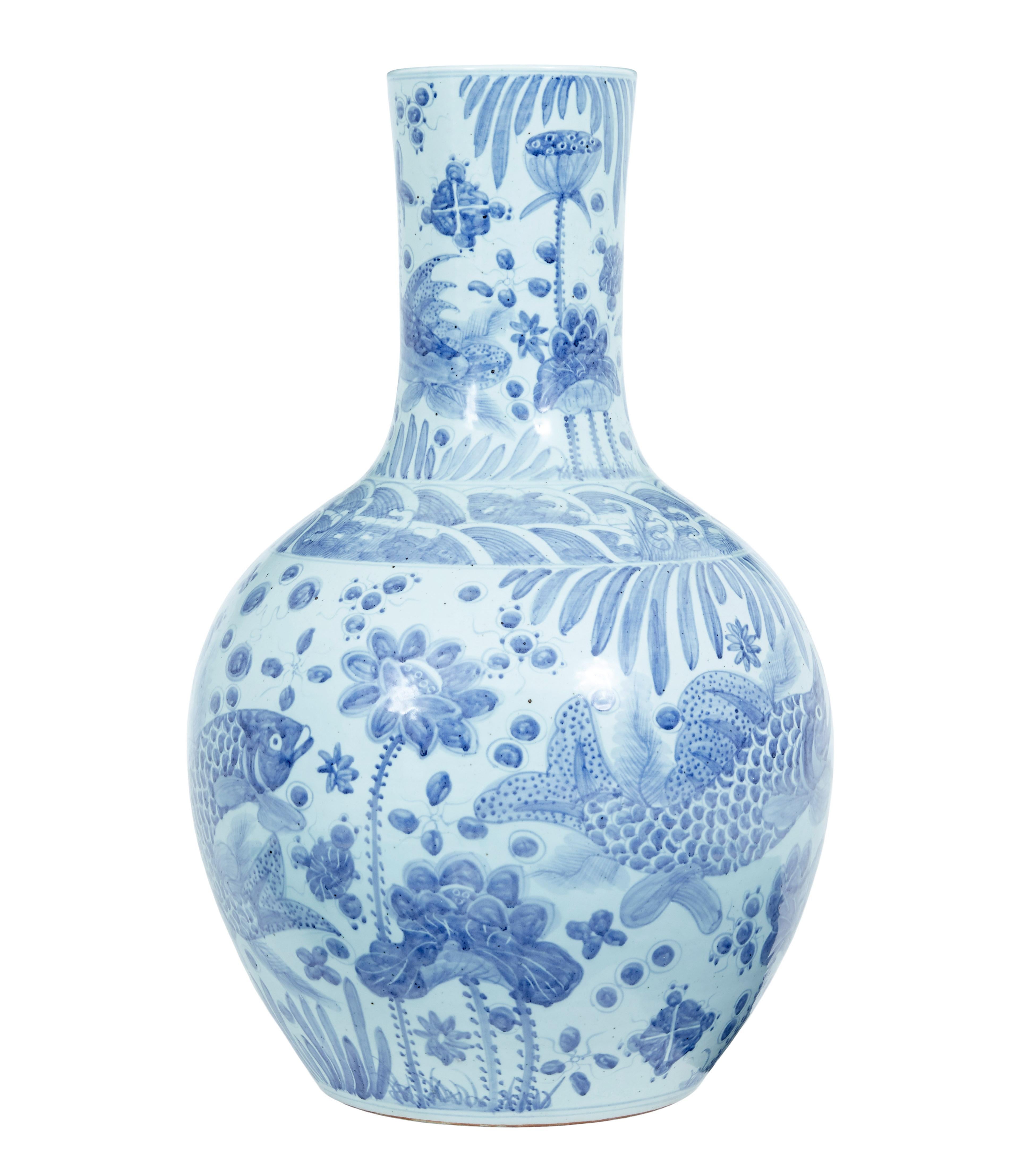 Large Decorative Blue and White Ceramic Chinese Vase In Good Condition In Debenham, Suffolk