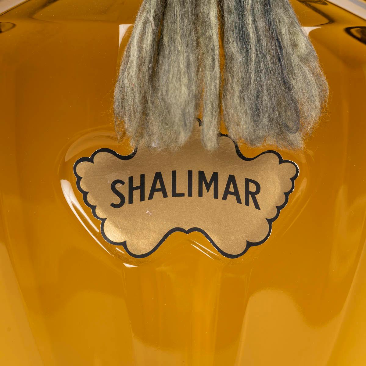 Francese Grande bottiglia decorativa per il profumo Shalimar, Guerlain, 1970. in vendita