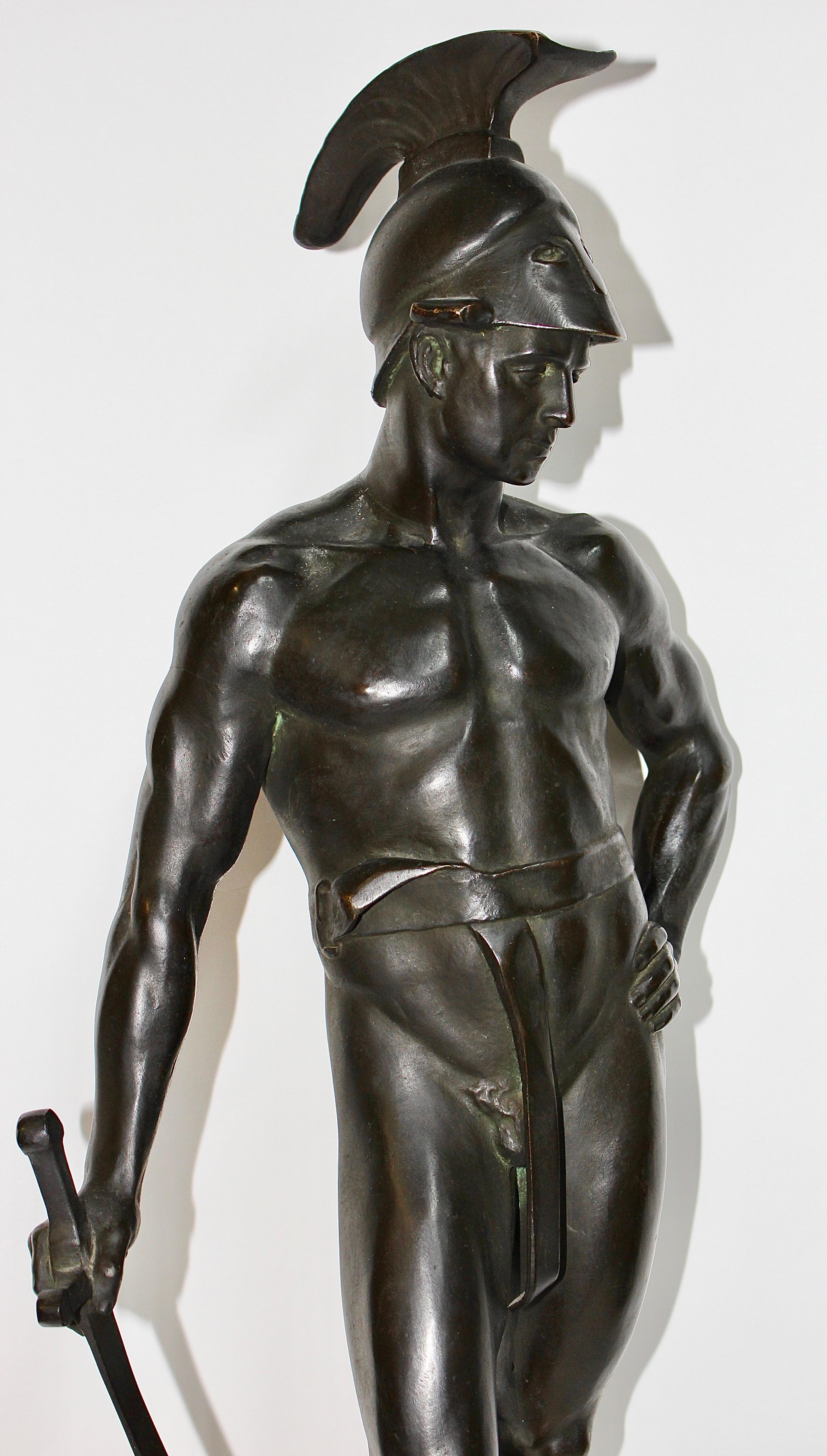 Grande et décorative sculpture en bronze d'un guerrier spartiate.
Par le professeur Victor Heinrich Seifert. Signé.

Excellent chef-d'œuvre. Sur socle en marbre.