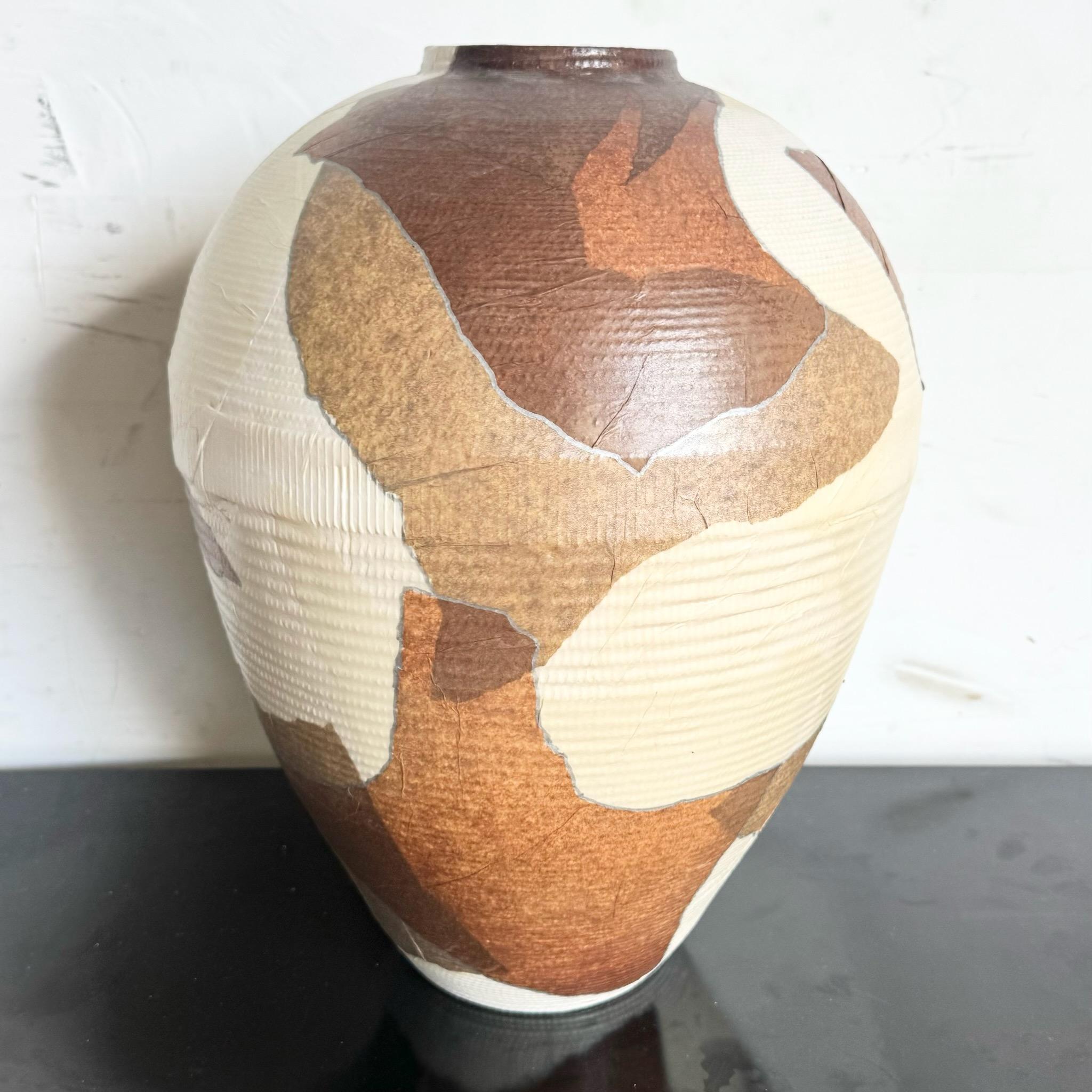 Bois Grand vase décoratif en carton Brown et Tan en vente