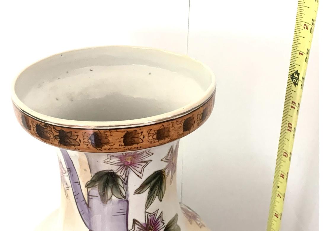 Gran jarrón decorativo de cerámica china con pájaros en venta 4