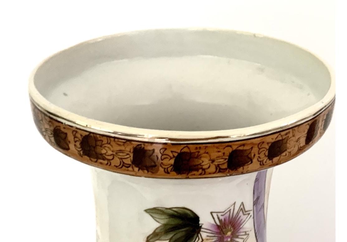 Gran jarrón decorativo de cerámica china con pájaros en venta 1