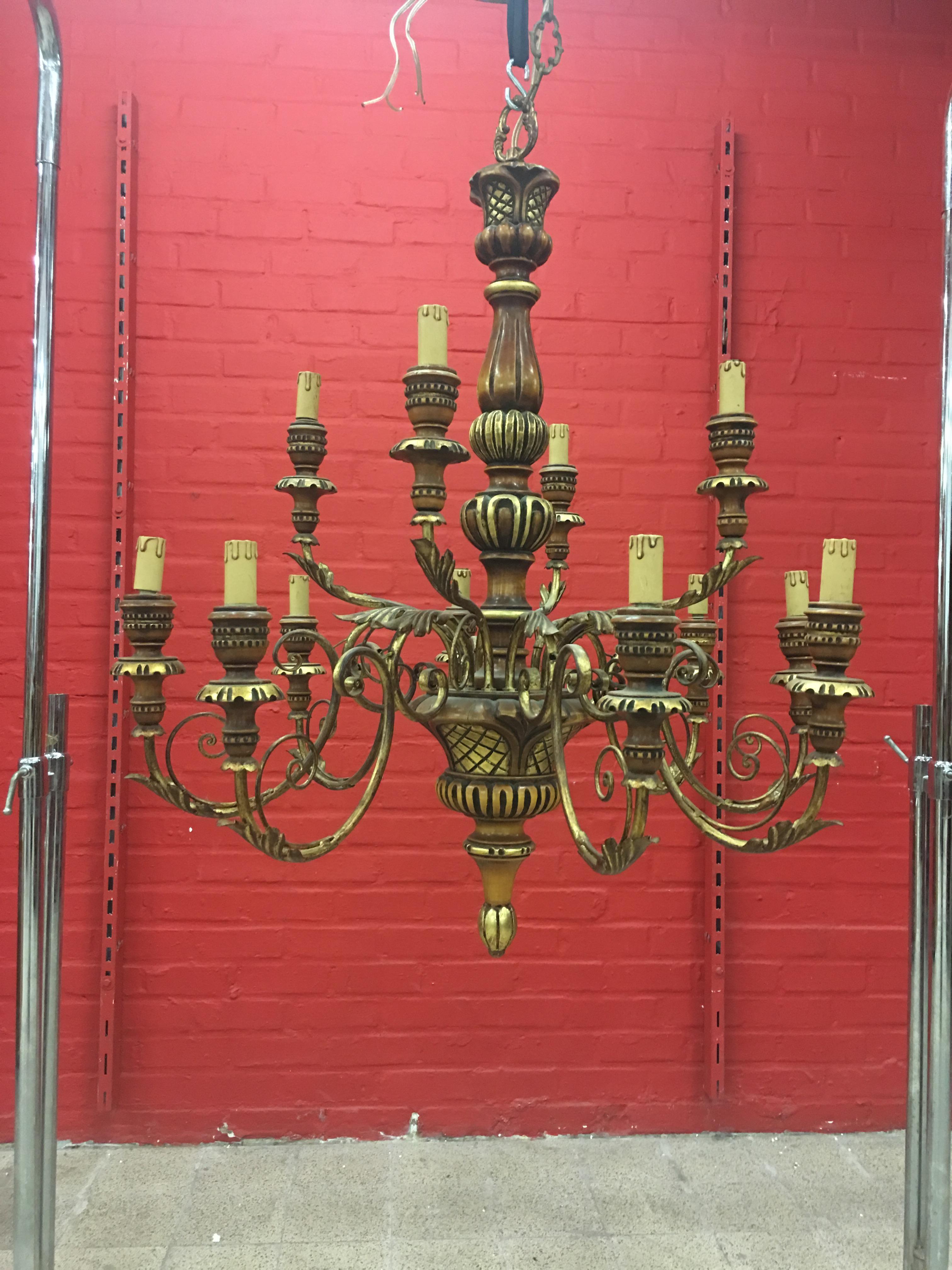 Large decorative chandelier in wood and wood and gilded iron, circa 1950
Dimension with chain: H 140 cm.