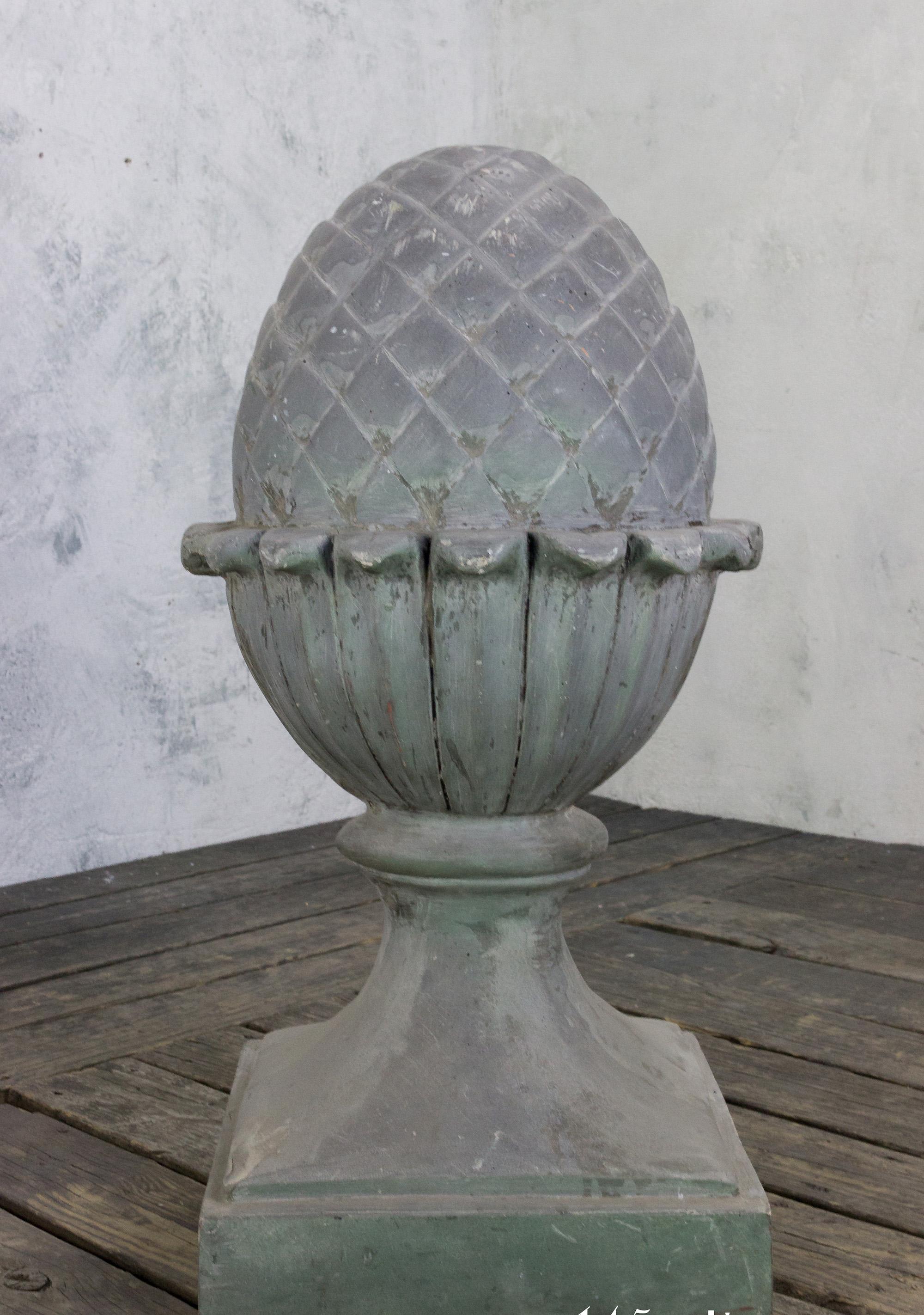 Art Déco Pigna decorativa in fibra di vetro di grandi dimensioni in vendita