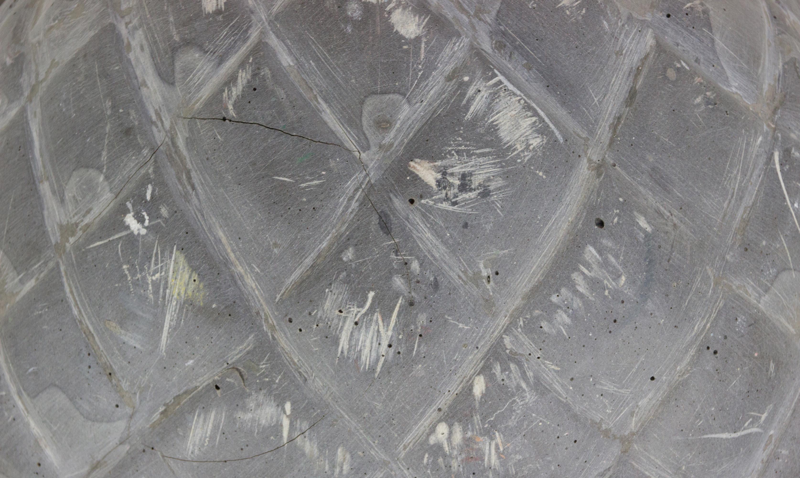 Pigna decorativa in fibra di vetro di grandi dimensioni In condizioni buone in vendita a Buchanan, NY