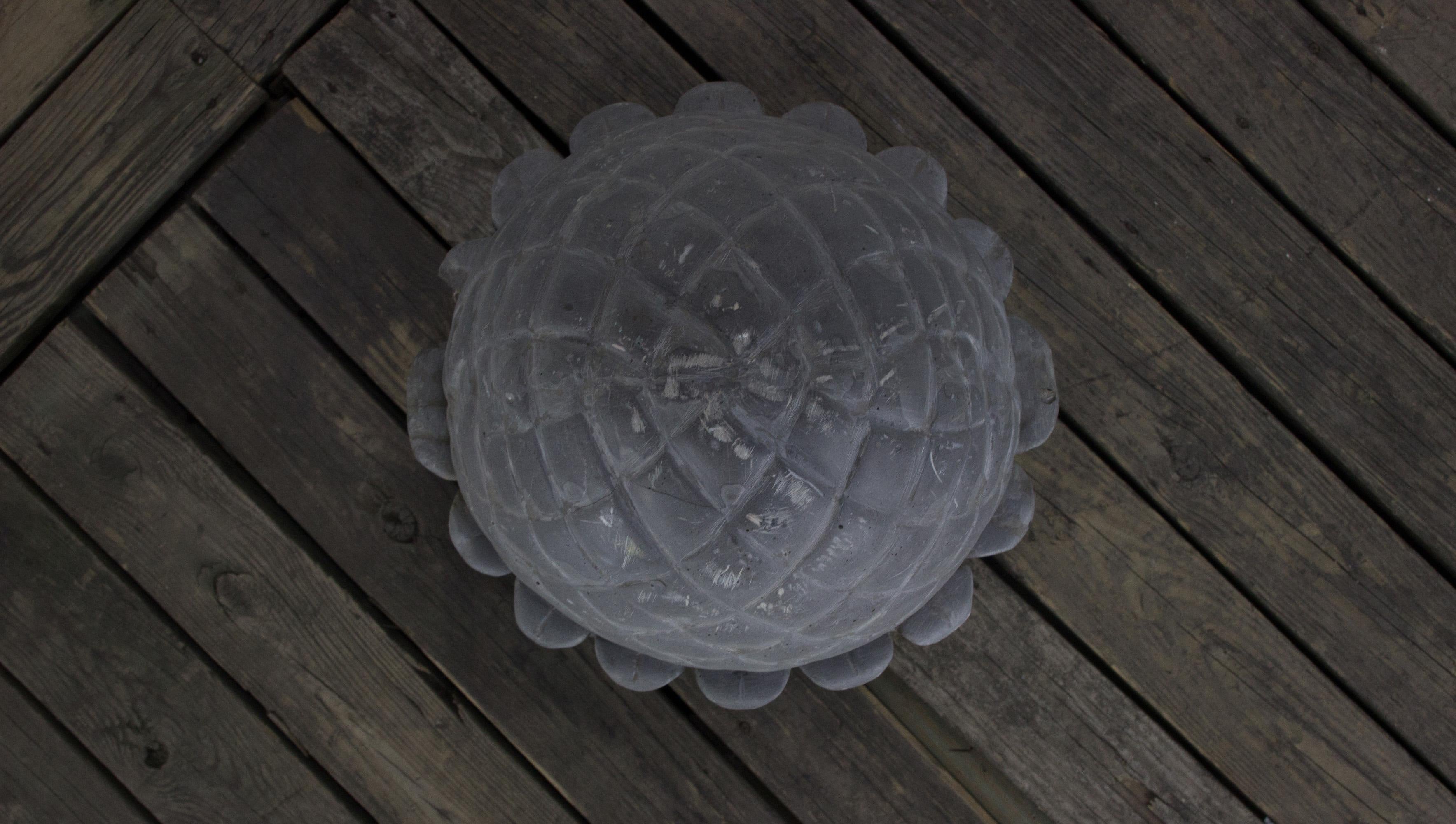 Fine XX secolo Pigna decorativa in fibra di vetro di grandi dimensioni in vendita