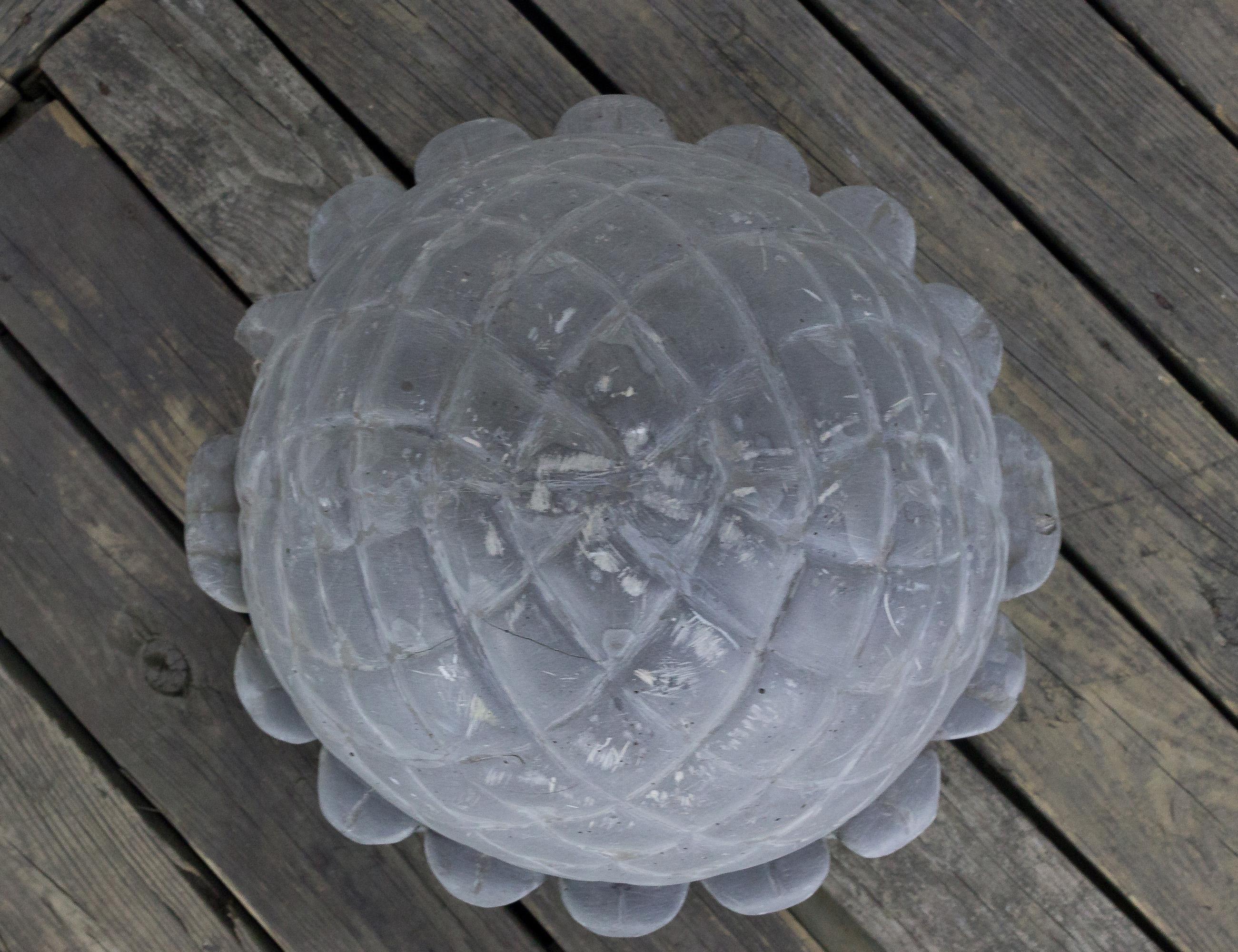 Vetroresina Pigna decorativa in fibra di vetro di grandi dimensioni in vendita