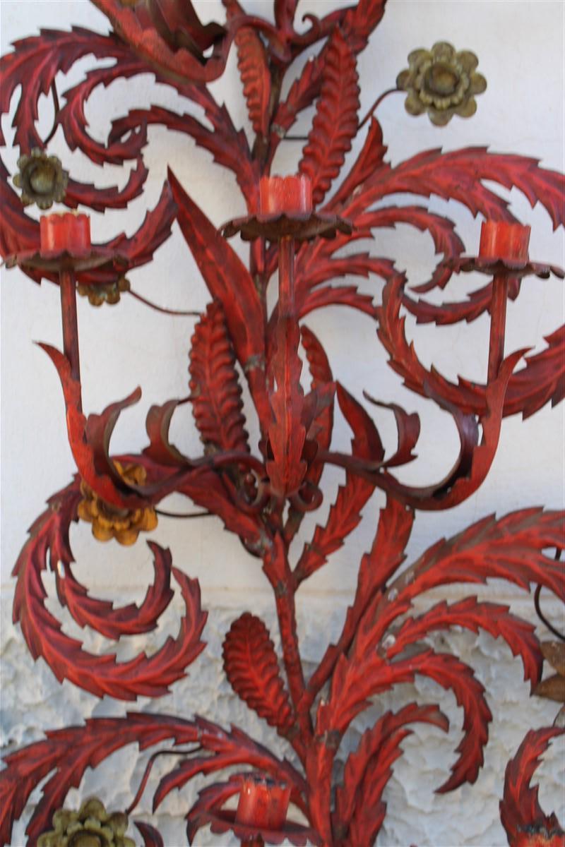 Large Decorative Floral Wall Sconce 1930 Italian in Red Lacquer with Flowers In Good Condition For Sale In Palermo, Sicily