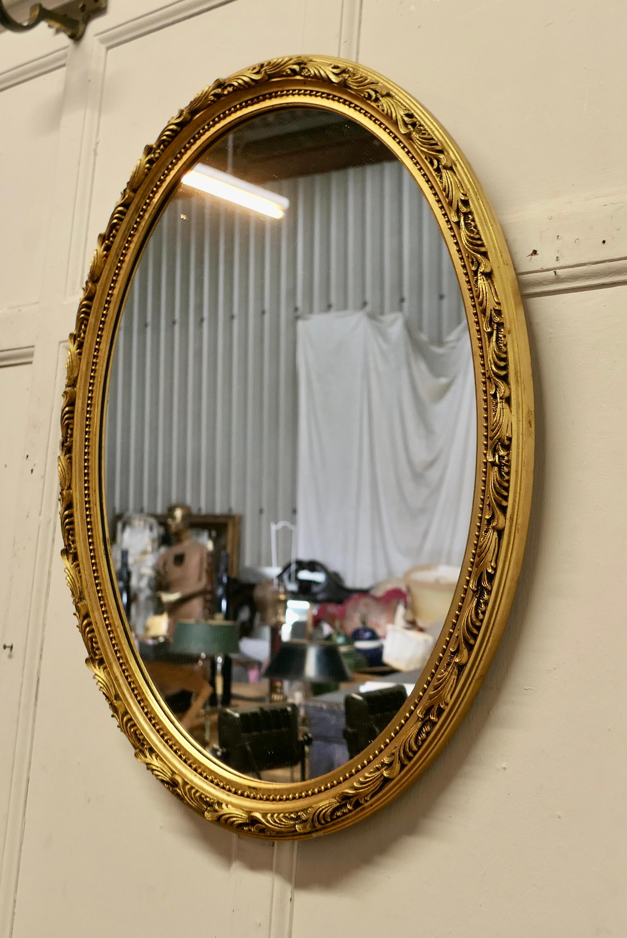 Gran Espejo Oval Dorado Decorativo en Bueno estado para la venta en Godshill, Isle of Wight