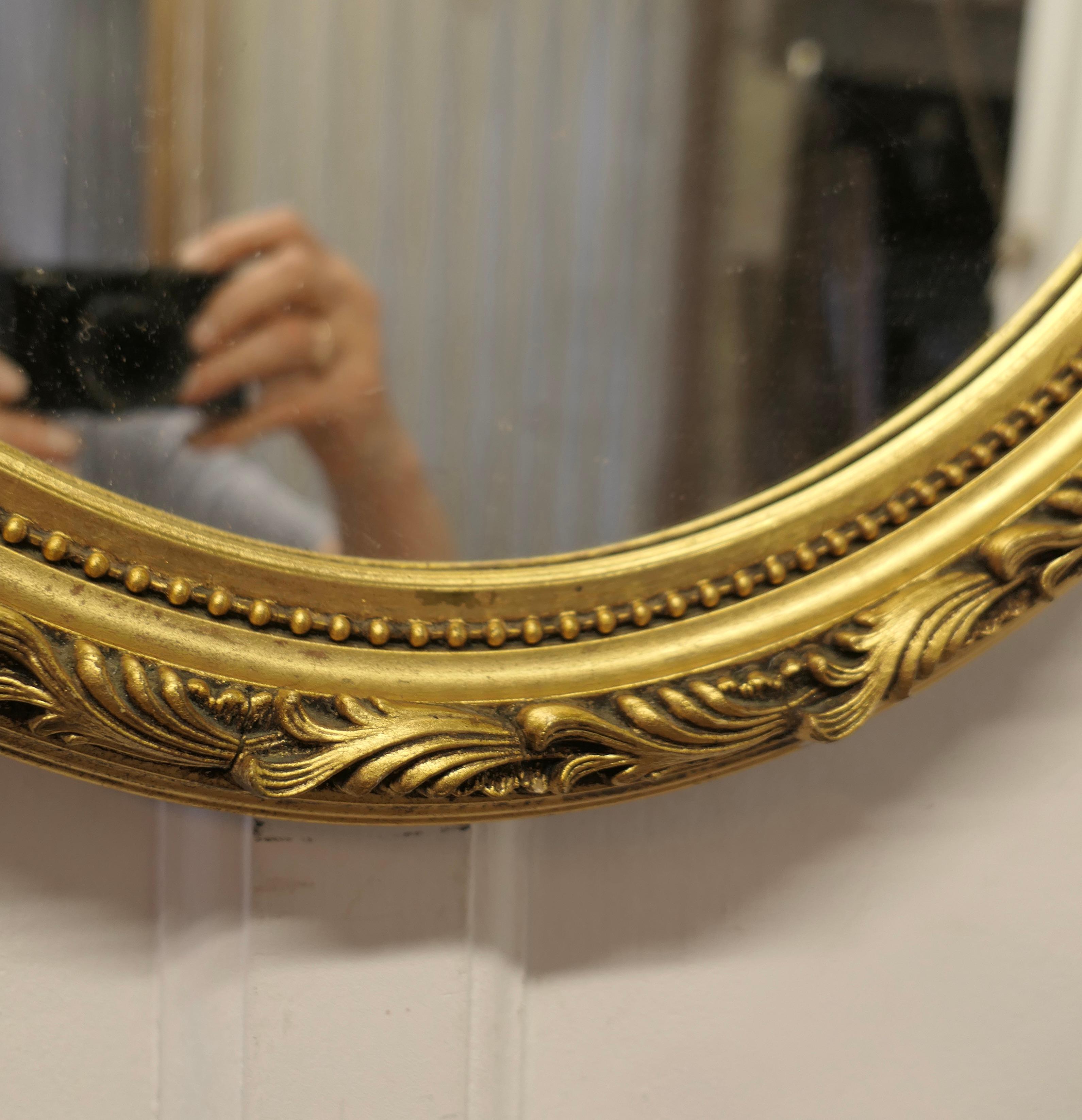 Gran Espejo Oval Dorado Decorativo en venta 1