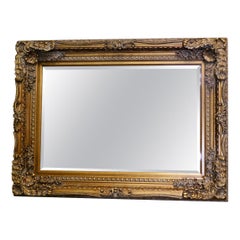 Grande specchio da parete decorativo dorato  Questo è un bellissimo specchio antico smussato