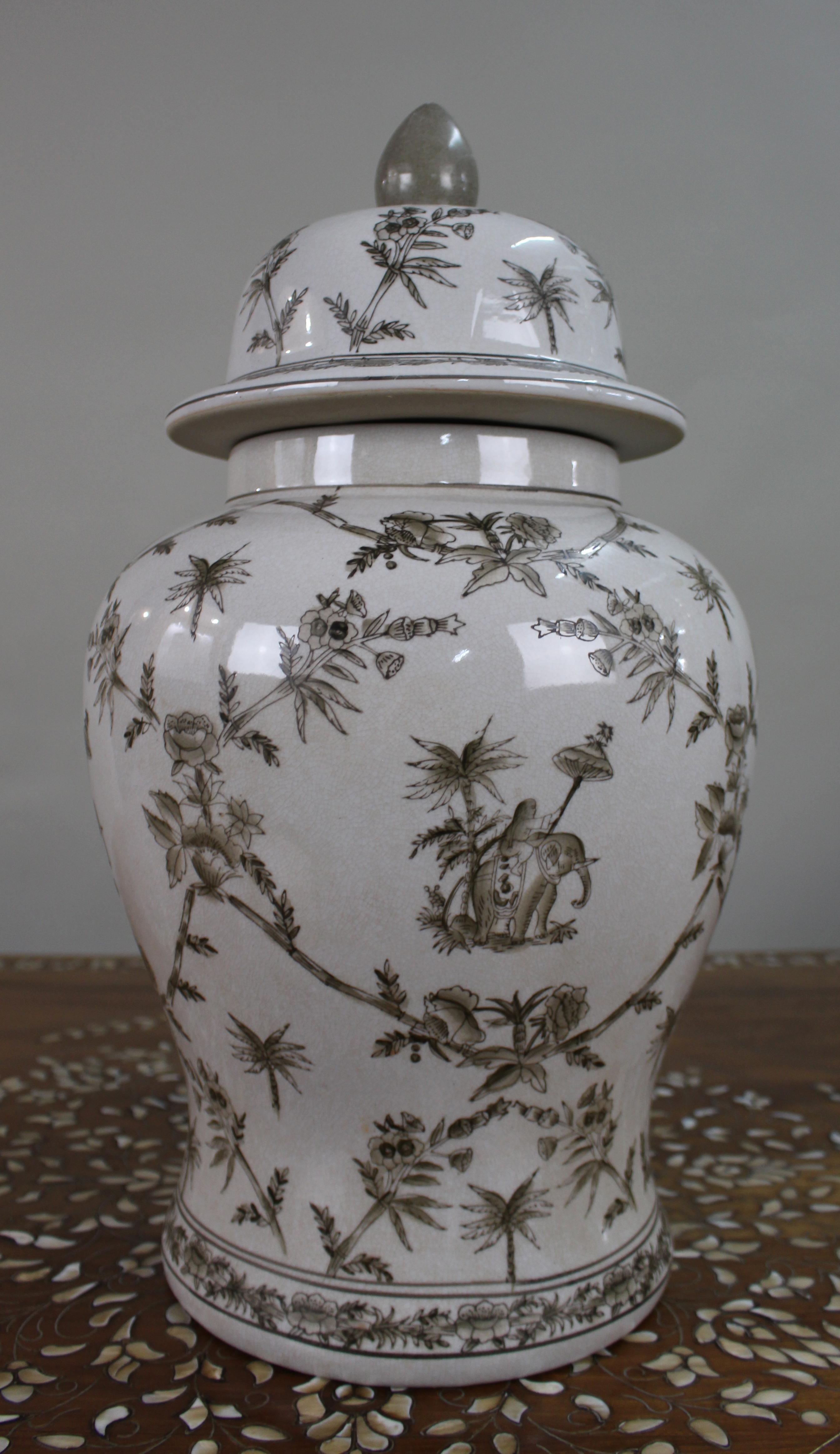 20ième siècle Grande jarre décorative à couvercle A Janes en vente