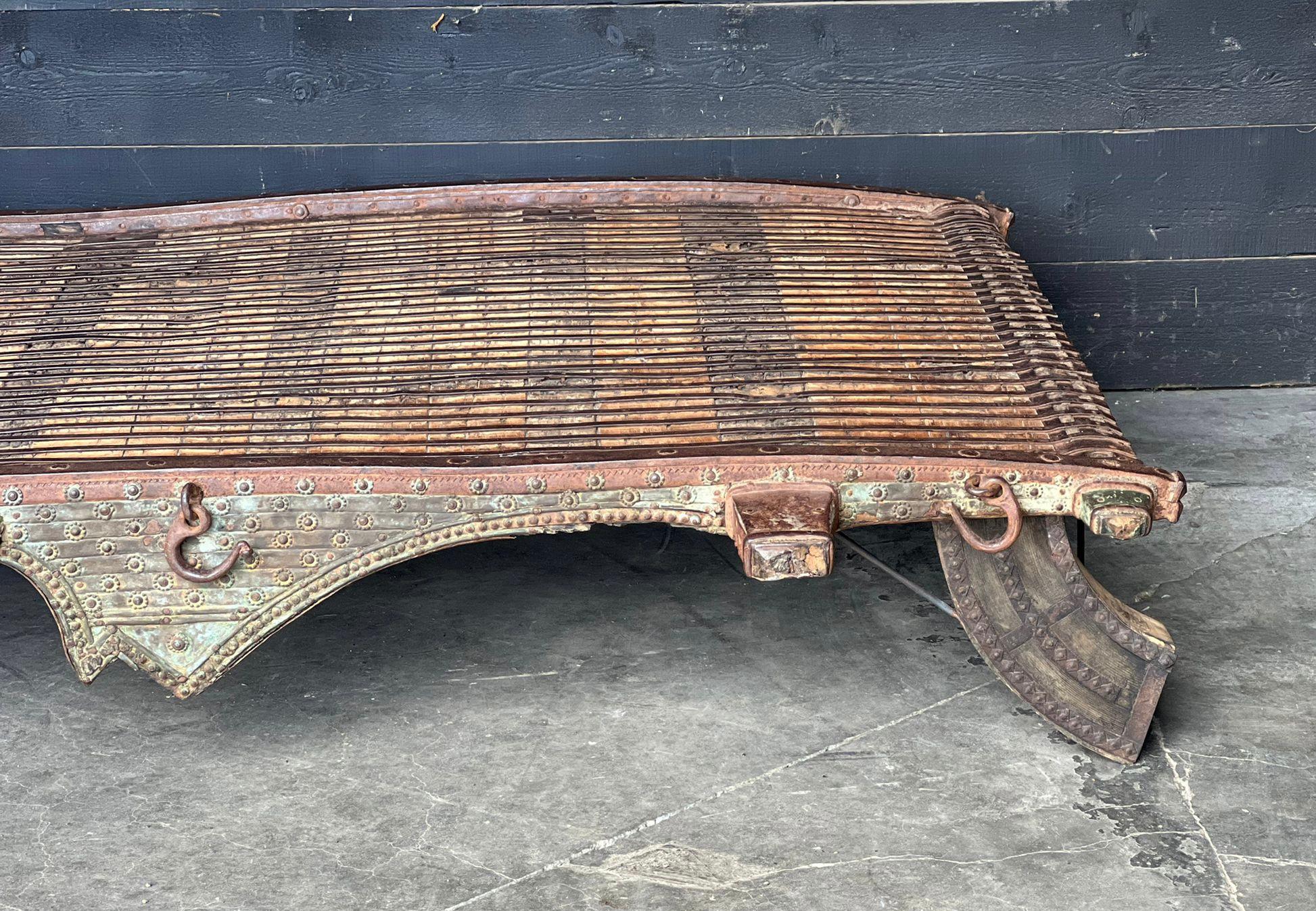 table basse indienne ancienne
