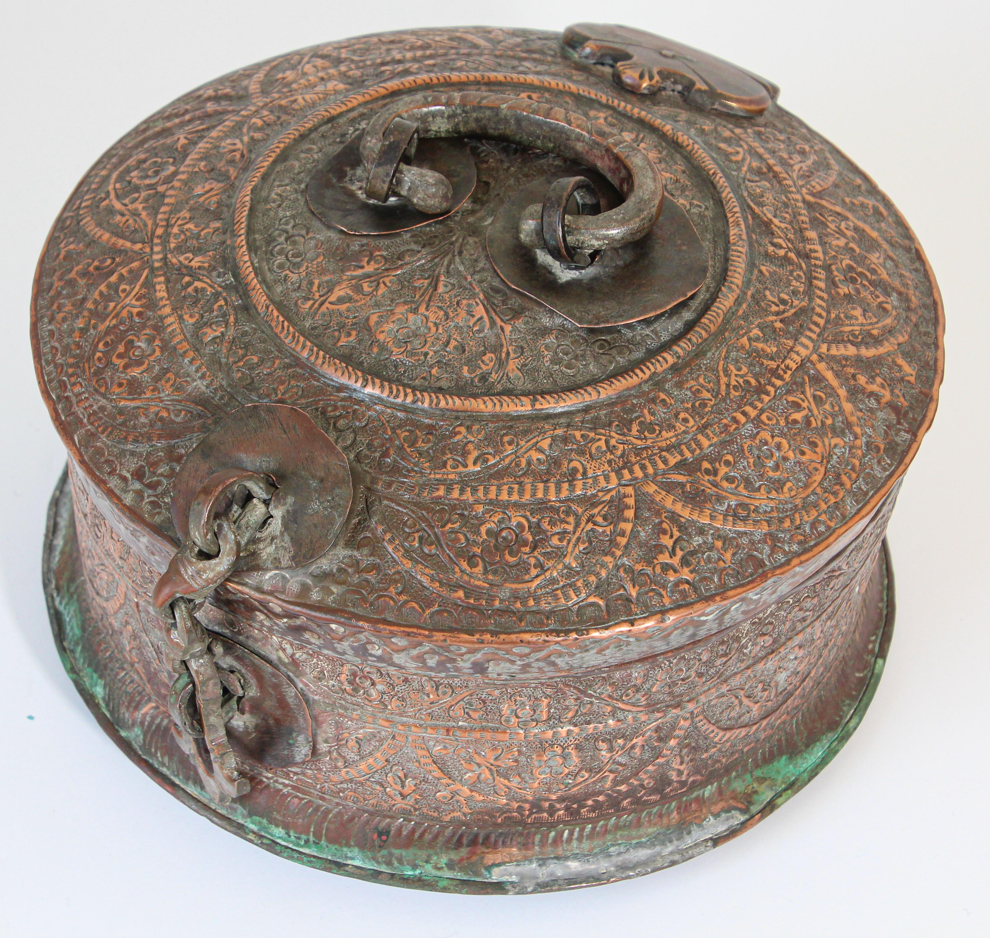 Metal Large Decorative Indian Mughal Round Copper Box with Lid For Sale