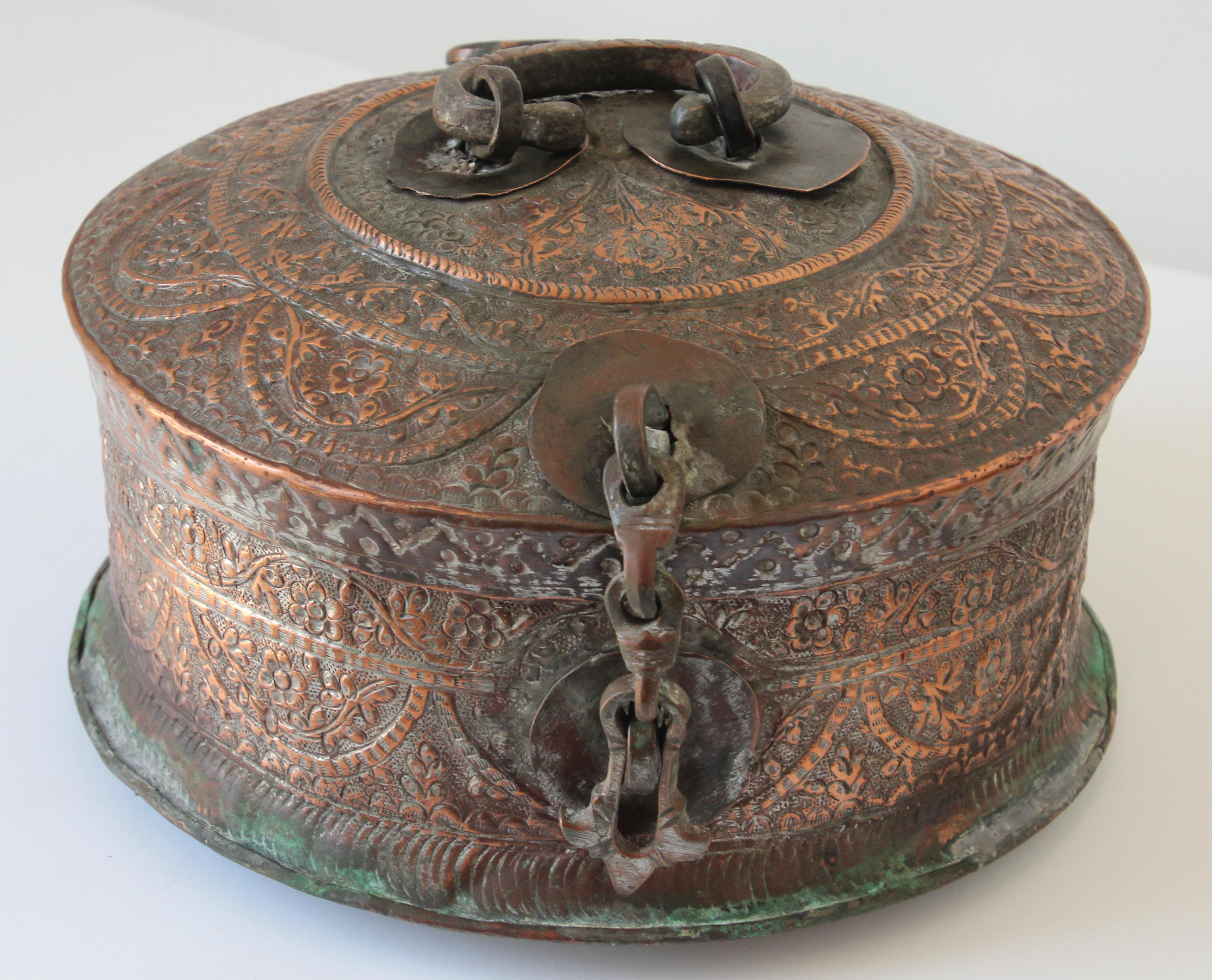 Large Decorative Indian Mughal Round Copper Box with Lid For Sale 5