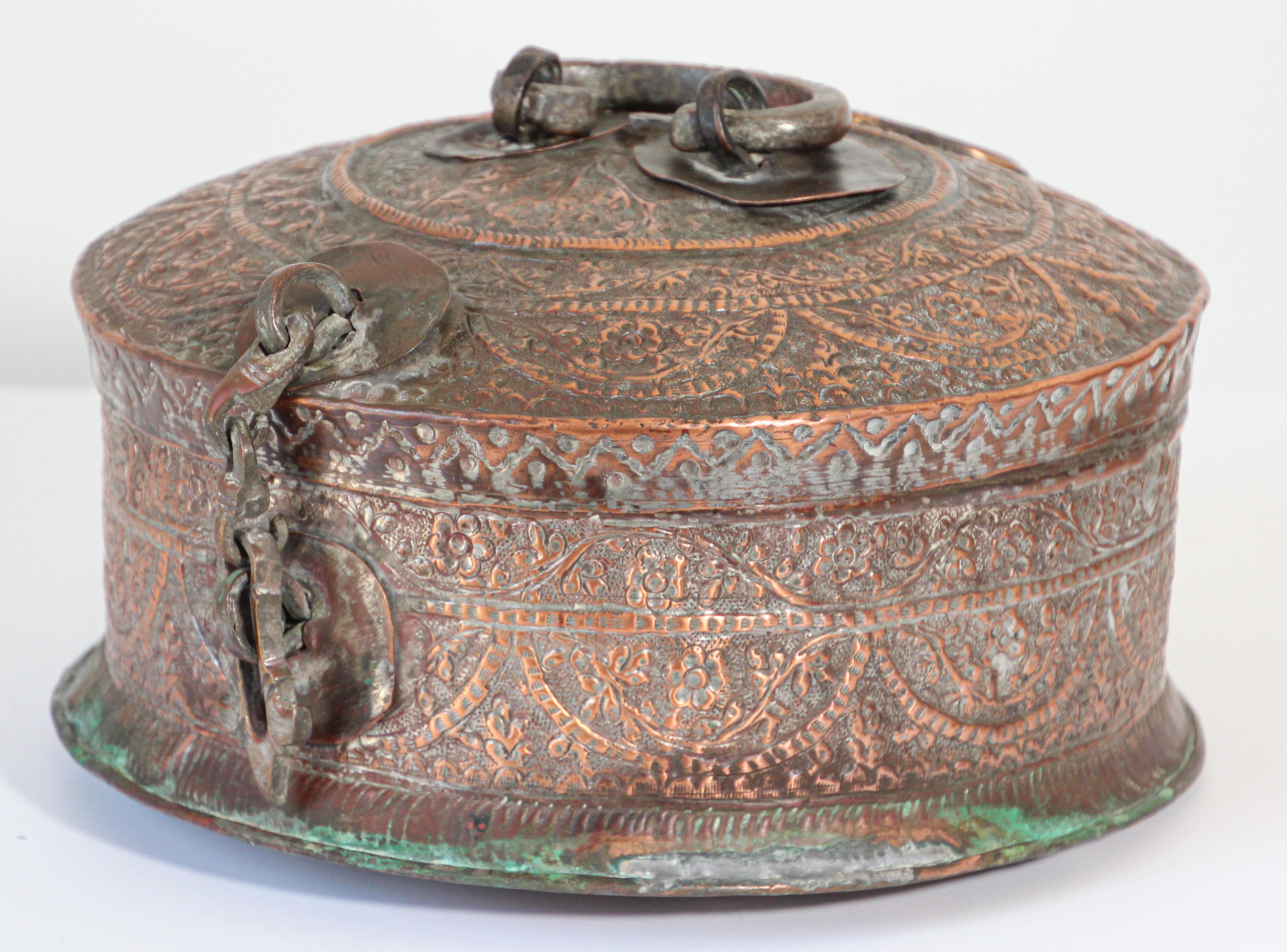 Large Decorative Indian Mughal Round Copper Box with Lid For Sale 7