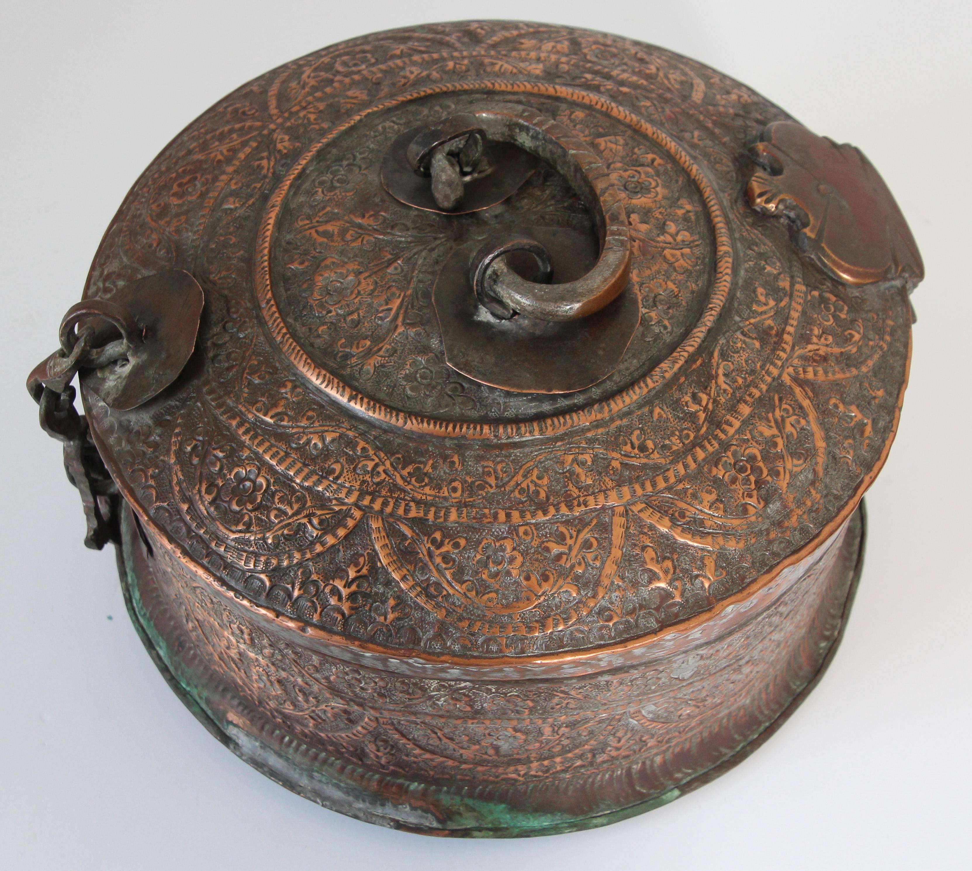 Agra Large Decorative Indian Mughal Round Copper Box with Lid For Sale